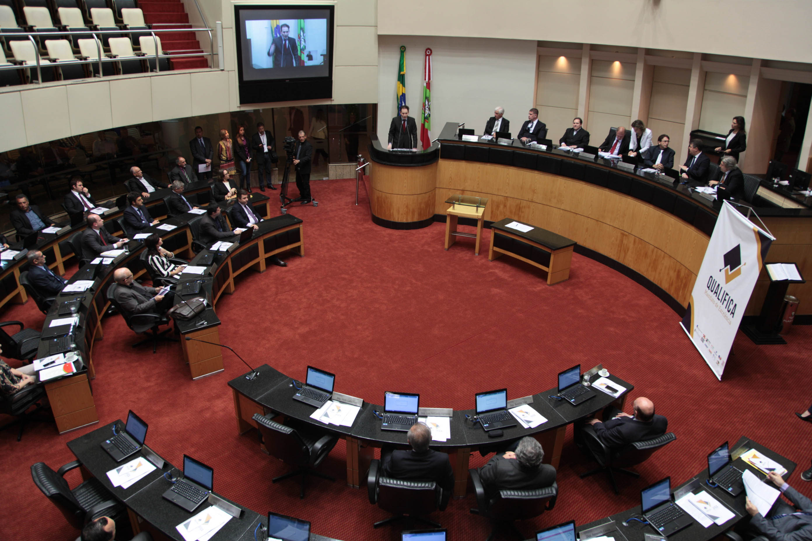 Sessão Ordinária e assinatura de convênio