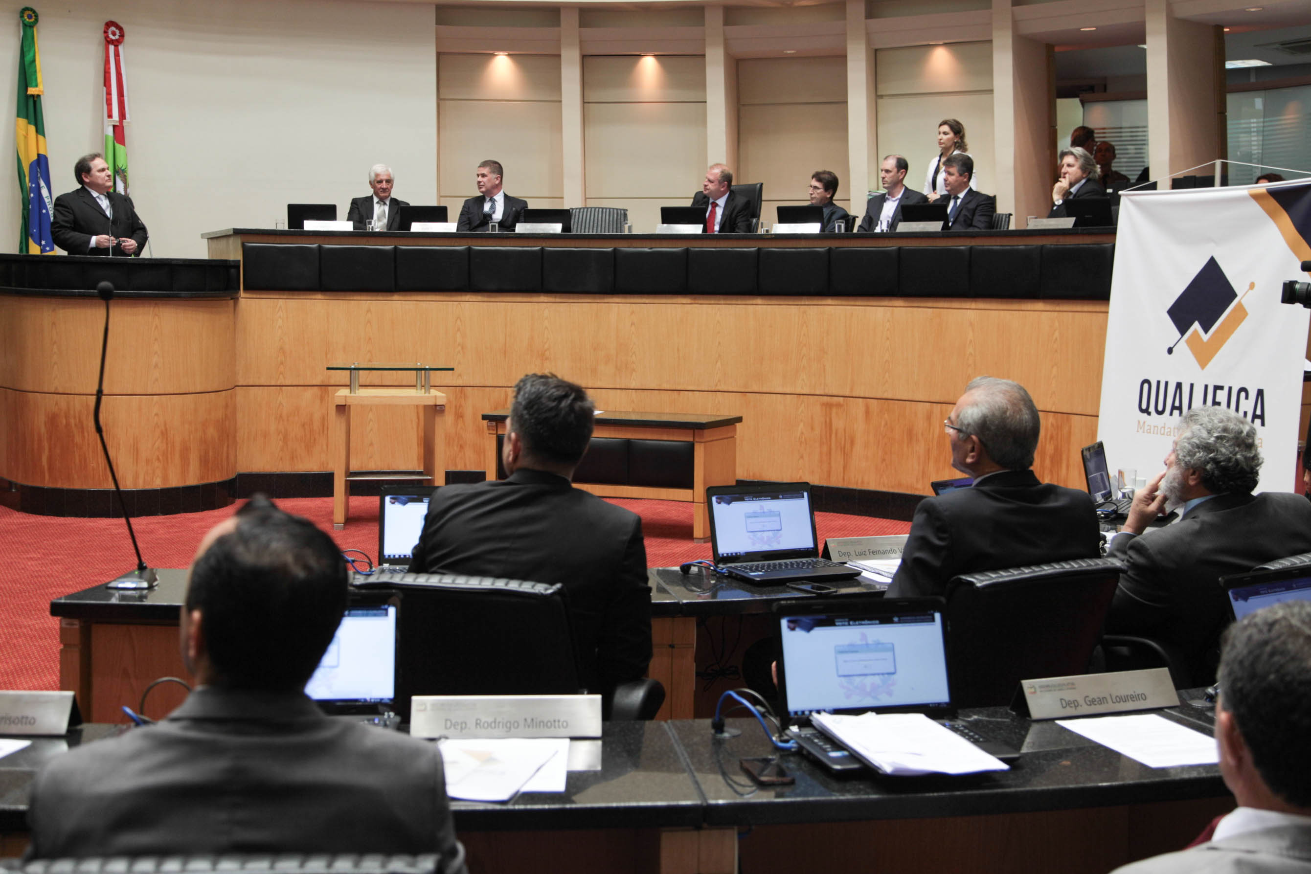 Sessão Ordinária e assinatura de convênio.