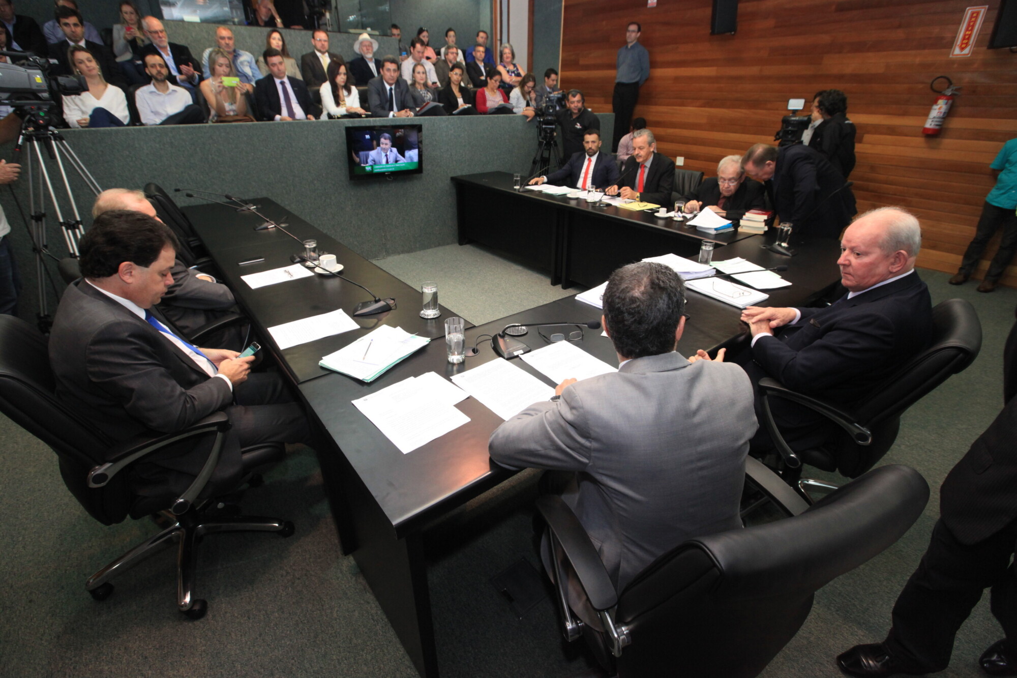 LDO é aprovada com emenda que transfere recursos para TJ e MP