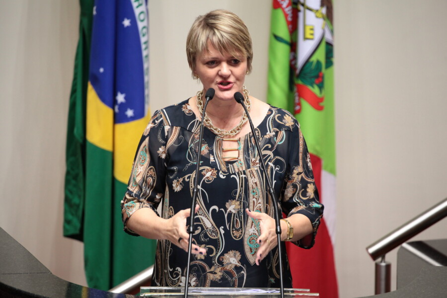 Deputada Luciane Carminatti