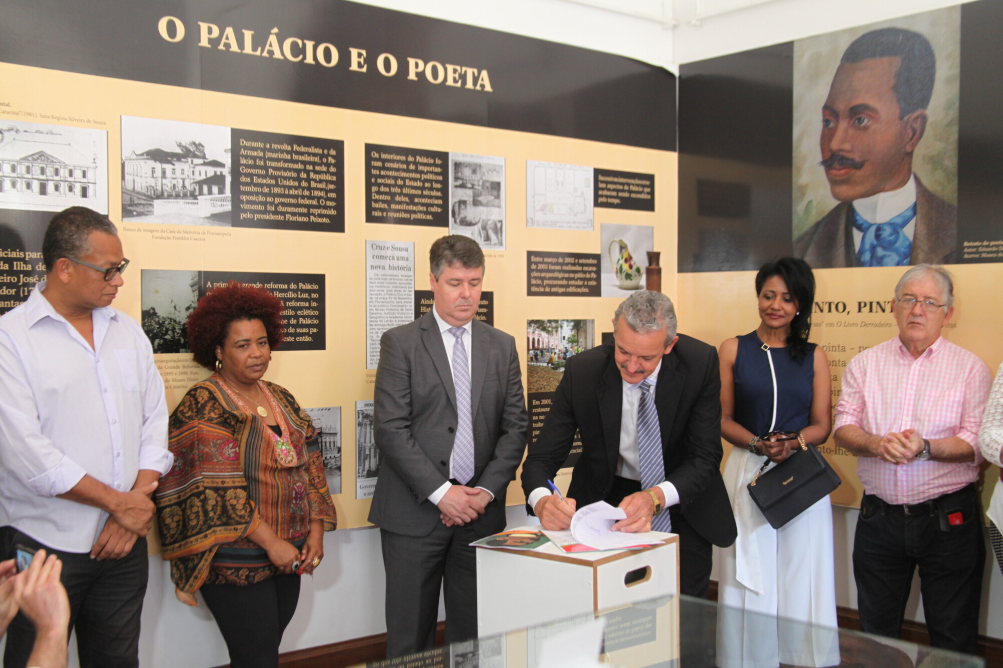 Projeto reconhece poeta catarinense Cruz e Sousa como promotor público