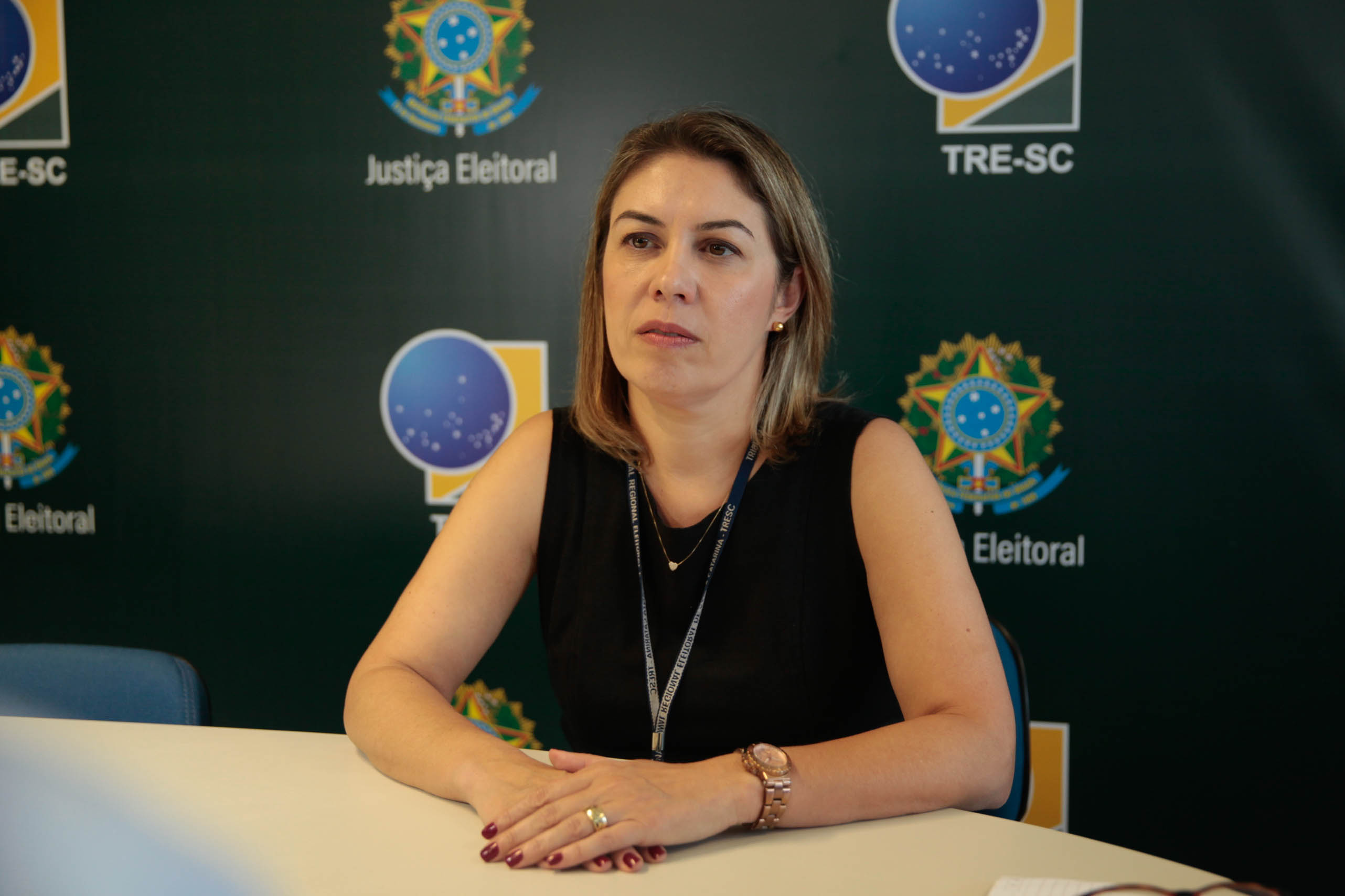 Prazo para justificativa de voto. Renata Fávere, secretária da corregedoria do TRE-SC.