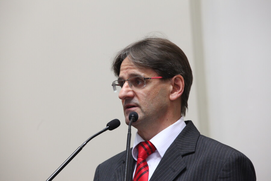 Deputado Neodi Saretta pede mais policiais para Ponte Serrada