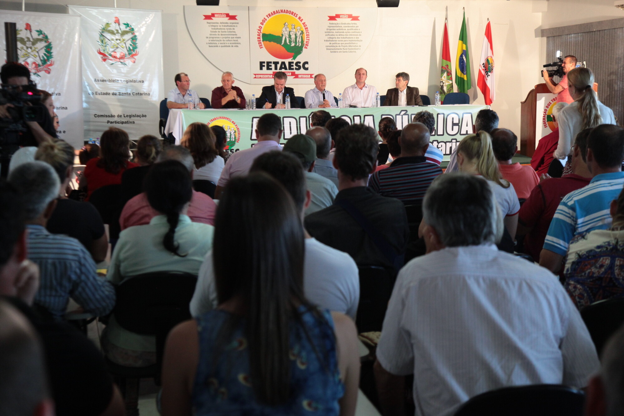 Paralisação de programa de habitação rural prejudica 6 mil famílias em SC