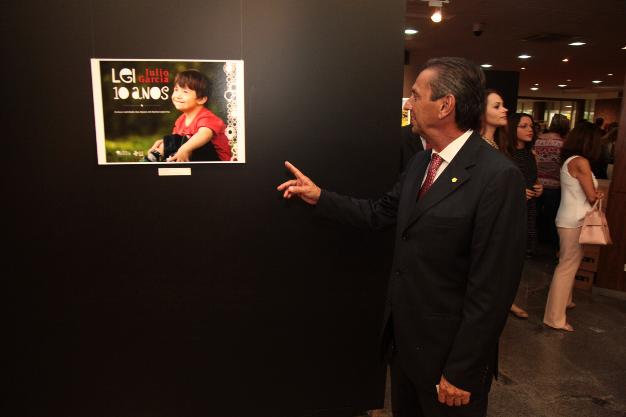 Assembleia sedia o lançamento de livro sobre os 10 anos da Lei Julio Garcia
