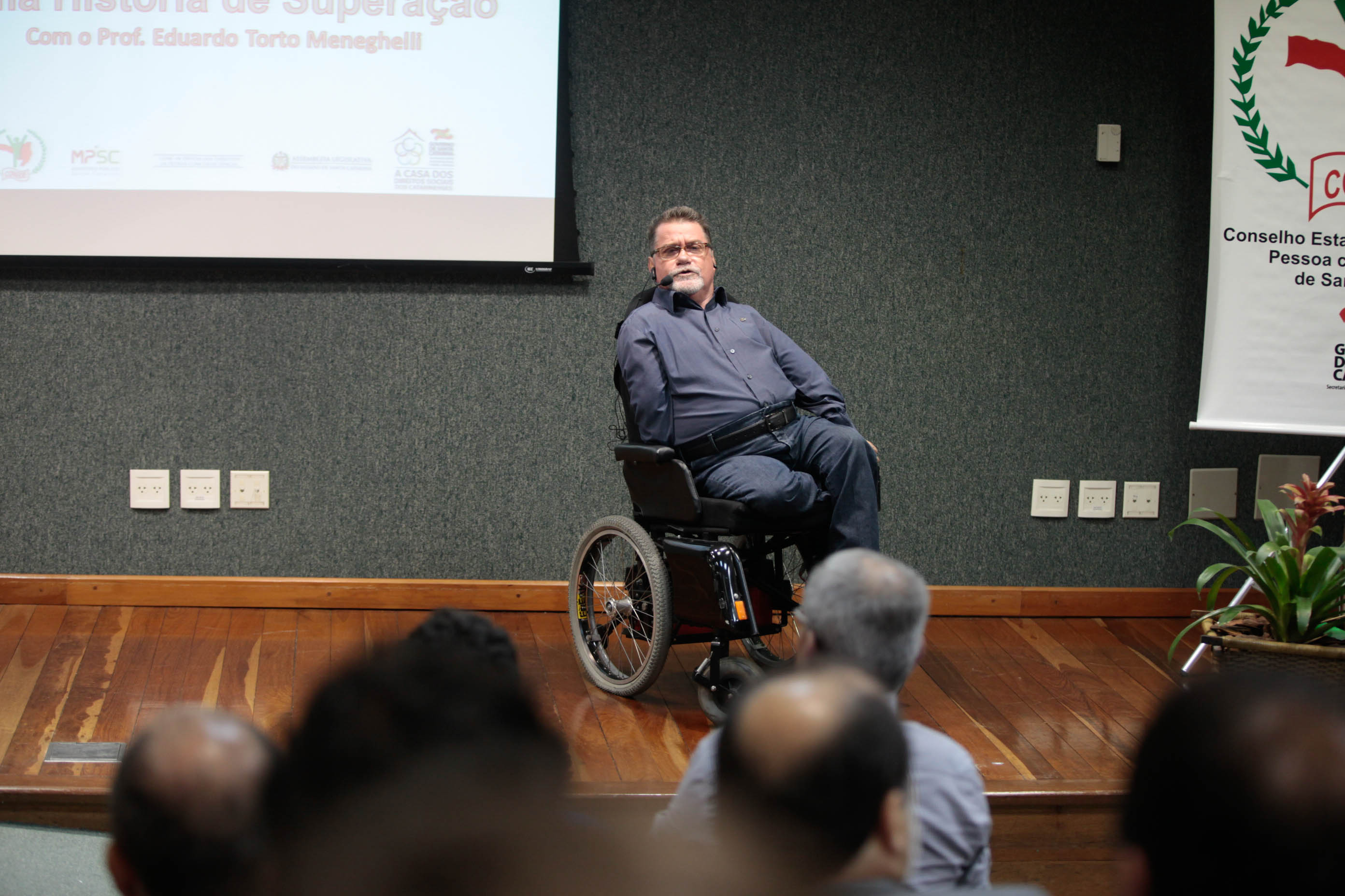 Dia internacional da pessoa com deficiência. Prof. Eduardo Torto Meneghelli.