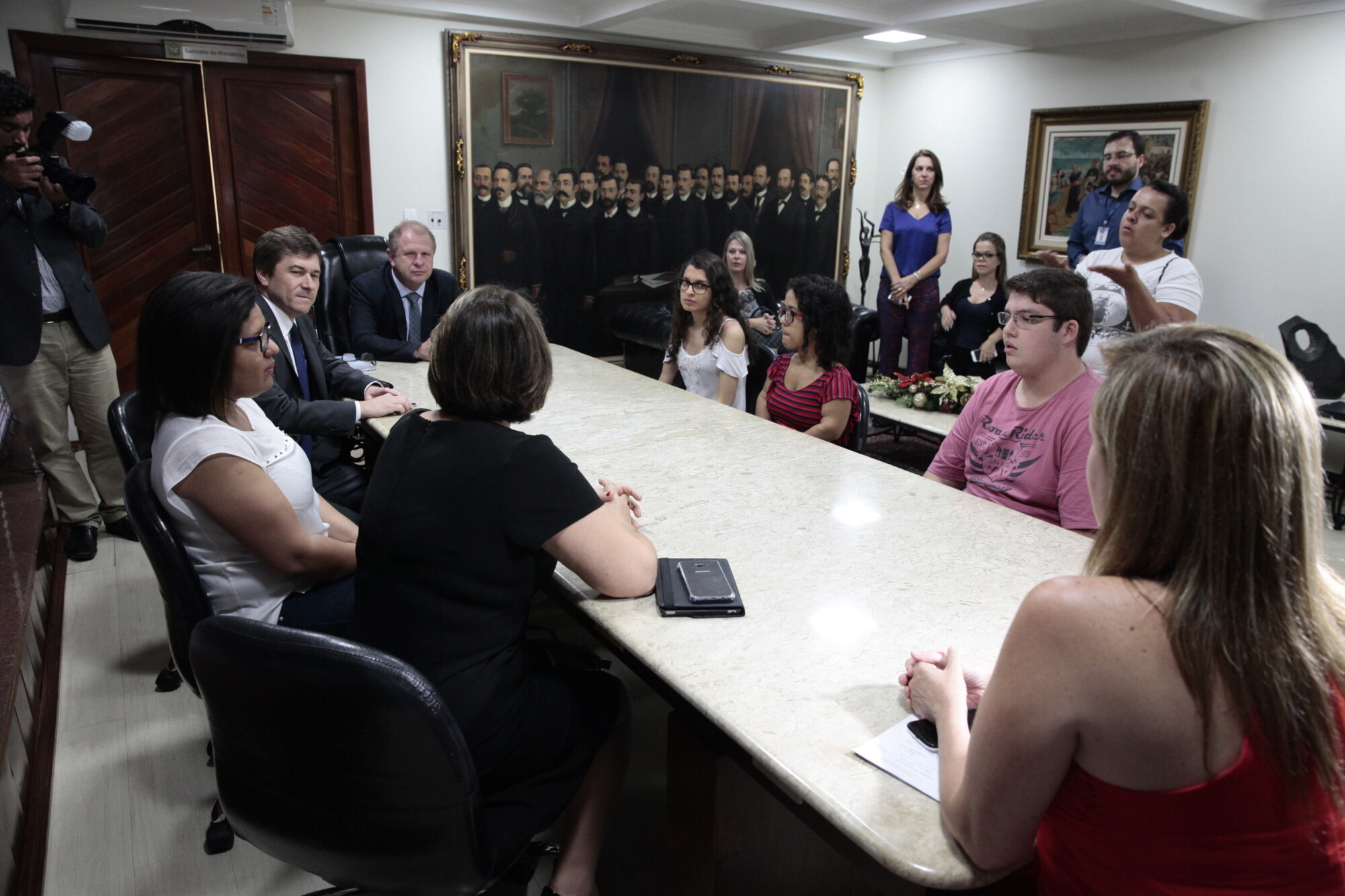 Novos estagiários do Programa Alesc Inclusiva se apresentam à Presidência