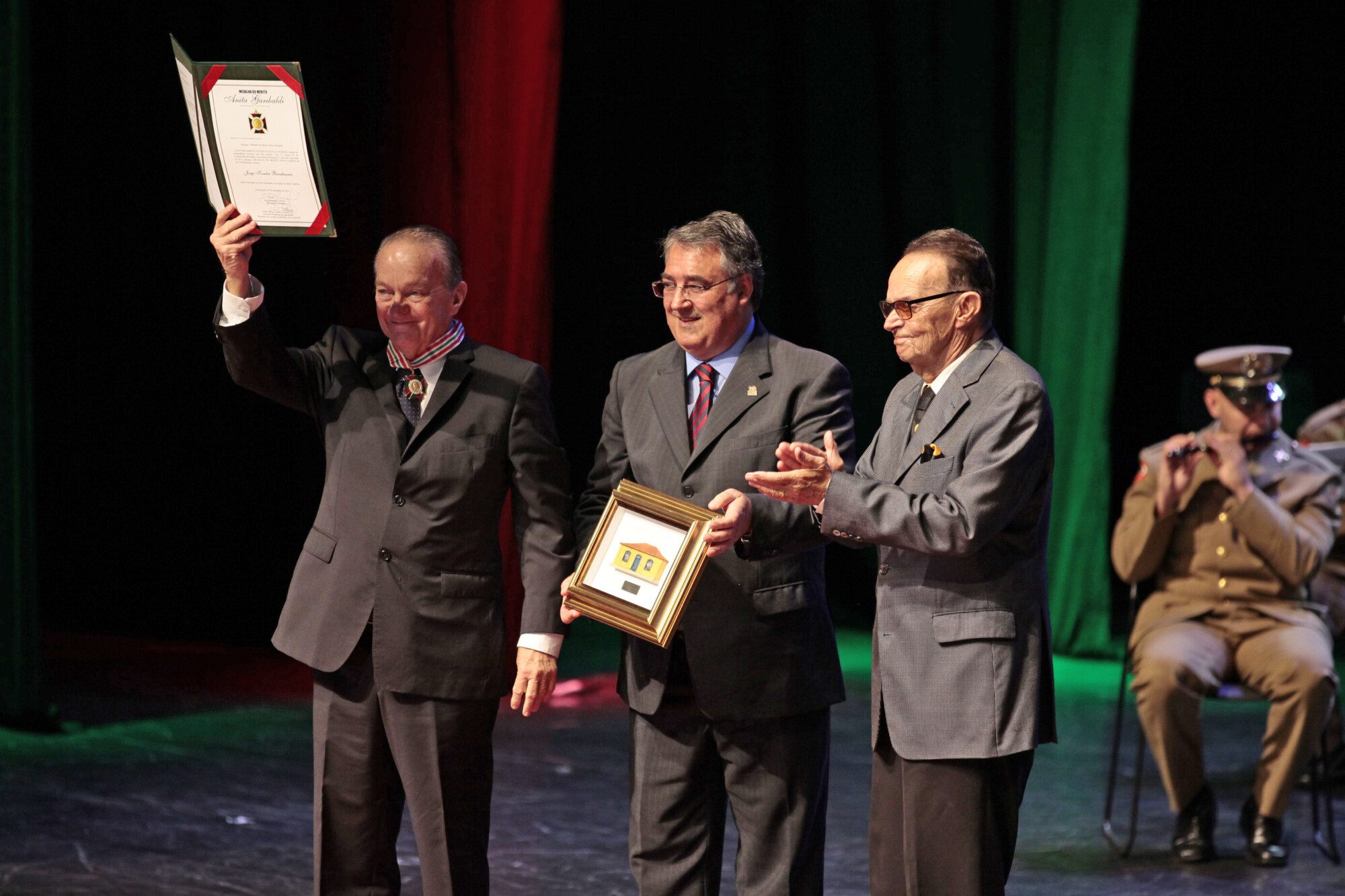 Jorge Bornhausen, governador Colombo e Paulo Konder Bornhausen, irmão do homenageado