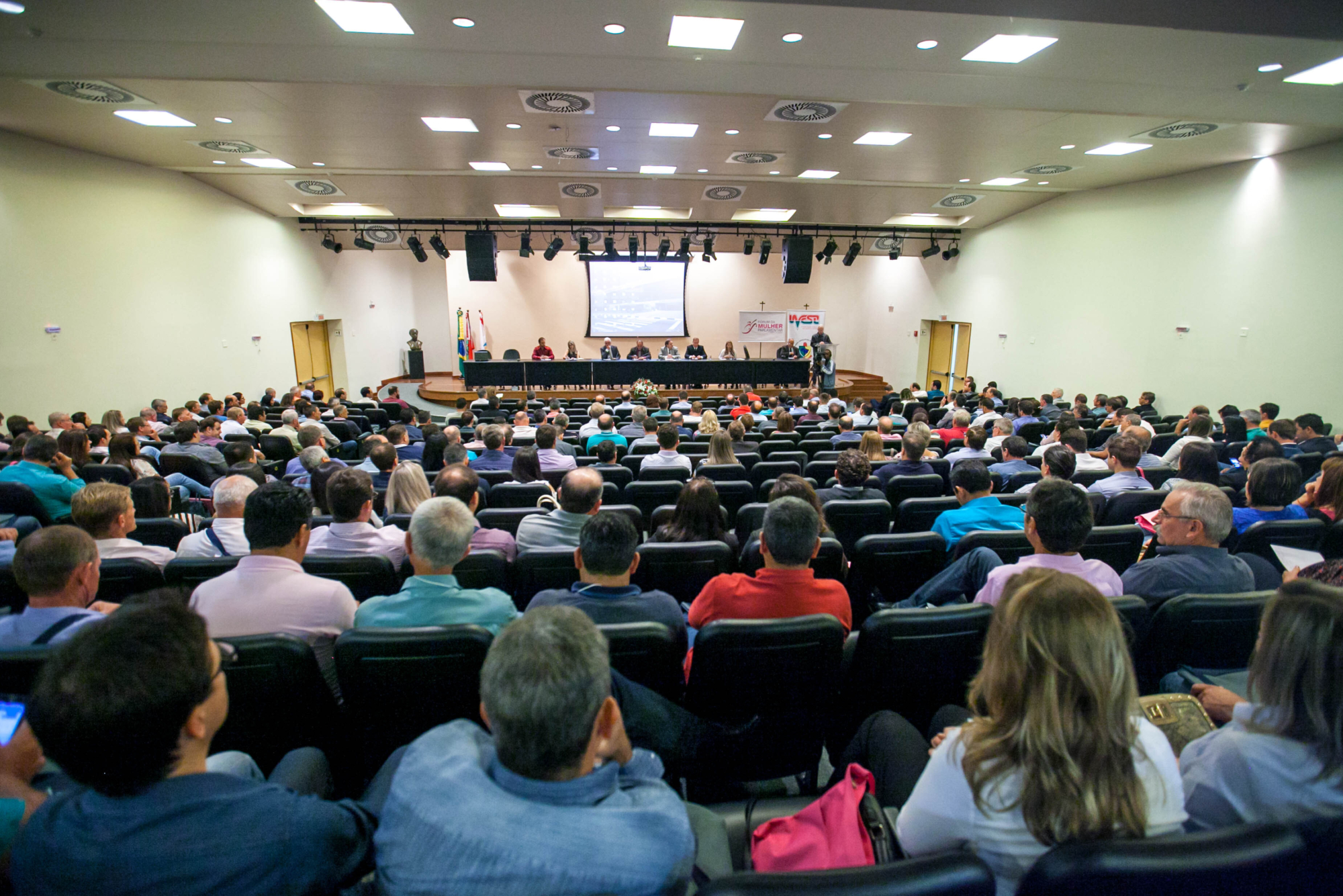 Evento de qualificação de vereadores segue até quarta-feira, na Alesc