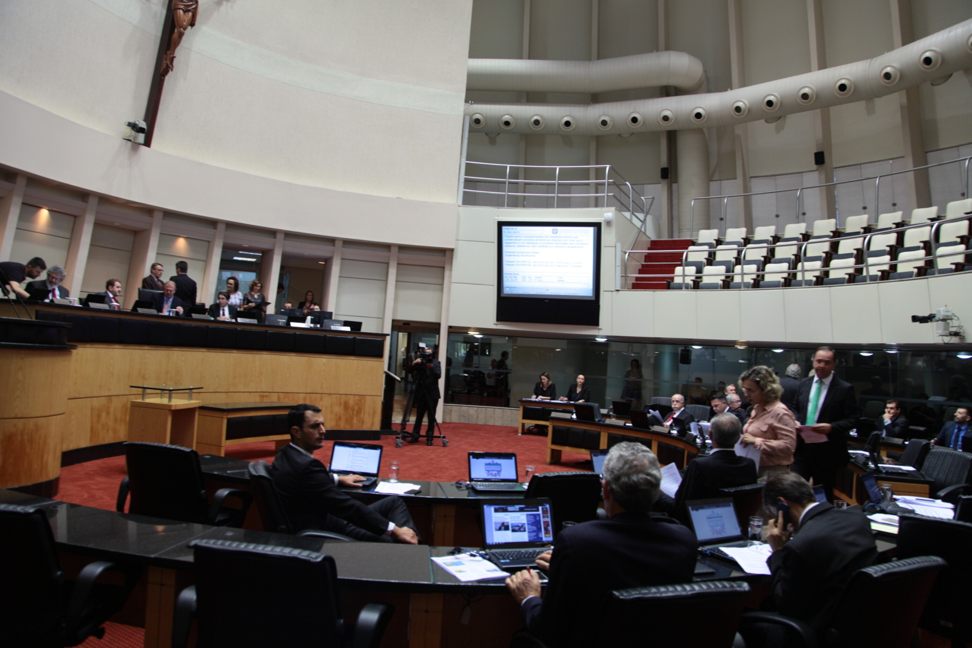 Parlamento aprova projetos para área da saúde