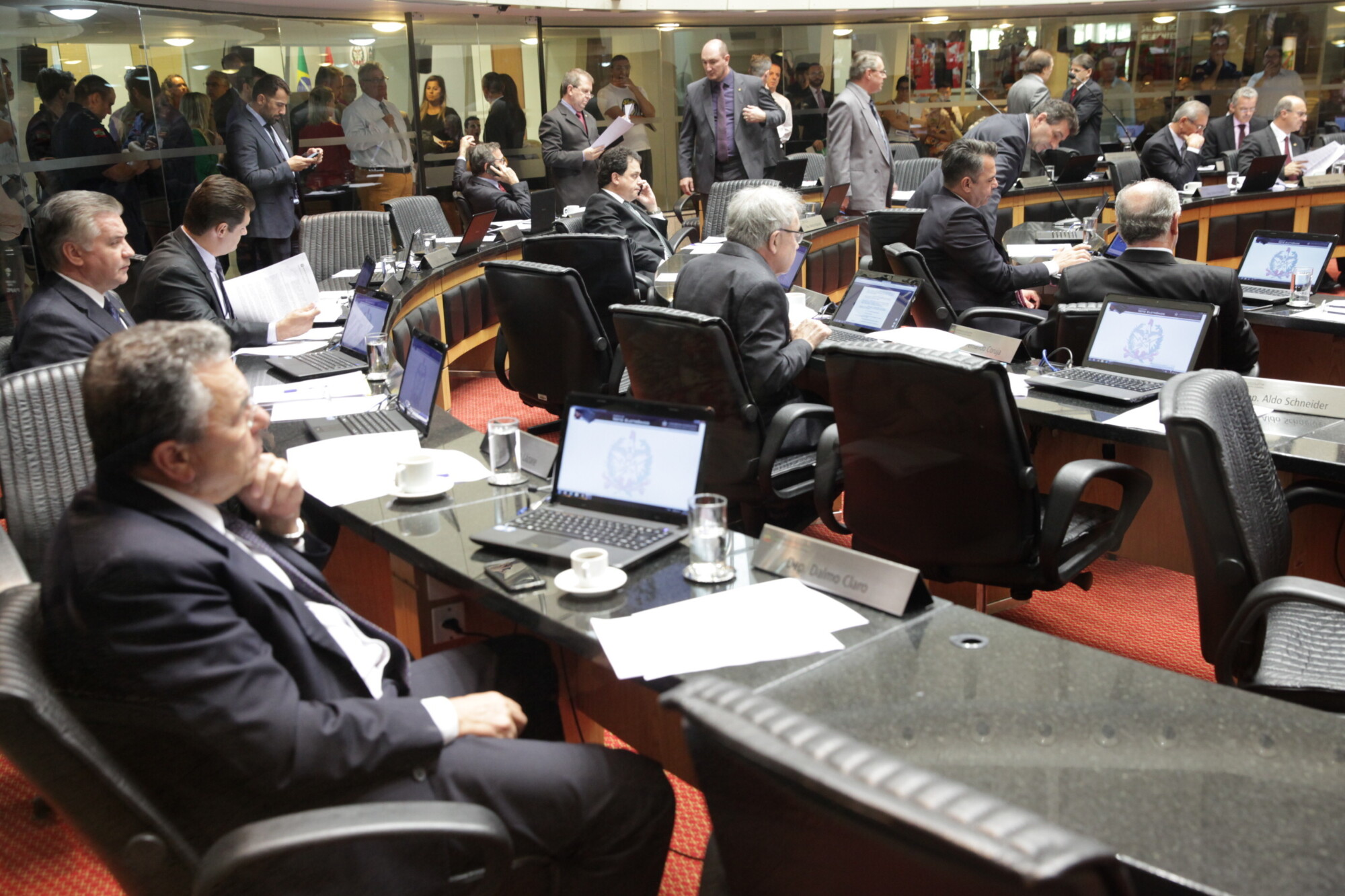 Proposta aprovada reduz recursos da Alesc e aumenta verba para MP e TJSC
