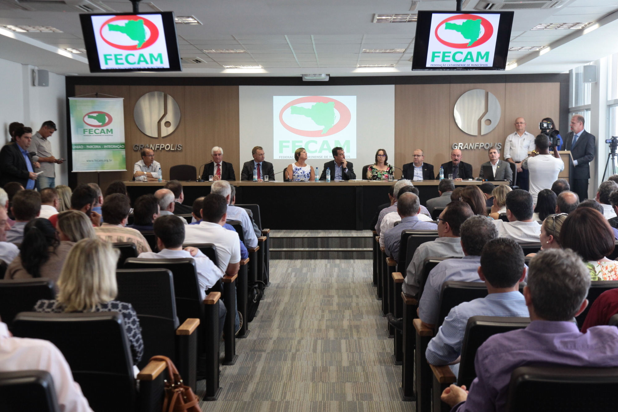 Federação dos Municípios de SC elege nova presidente e conselheiros