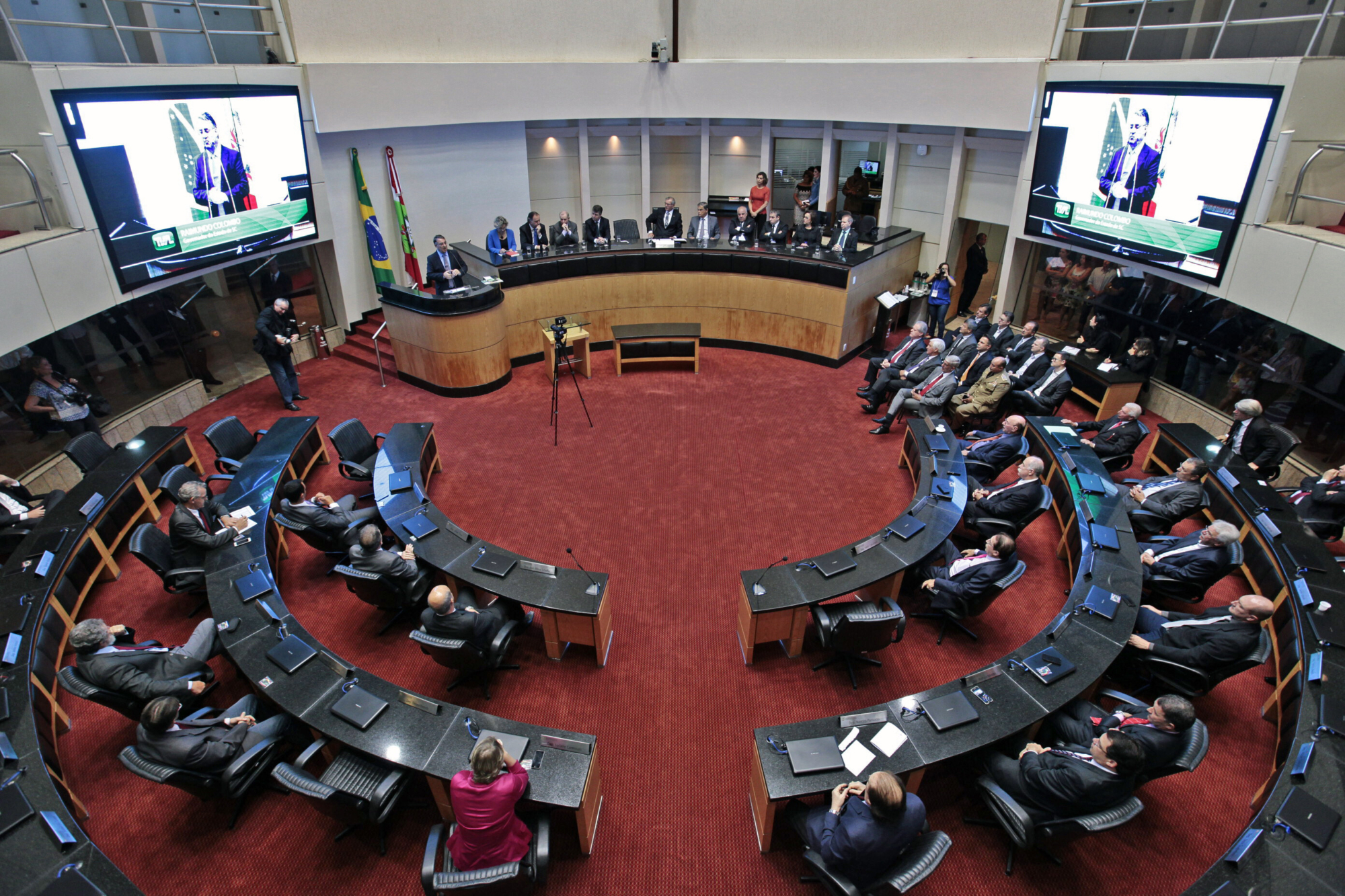 Sessão especial marca abertura do ano legislativo de 2017