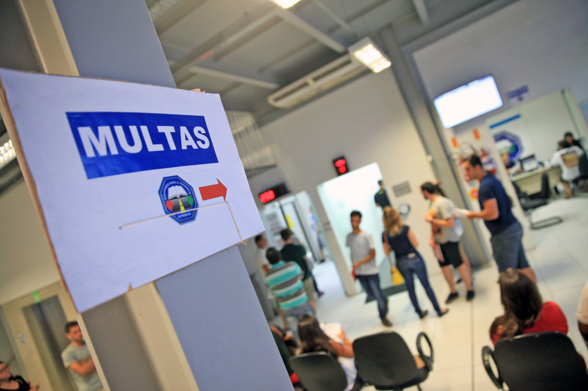 Mais de 500 mil motoristas deverão ter a carteira suspensa em SC