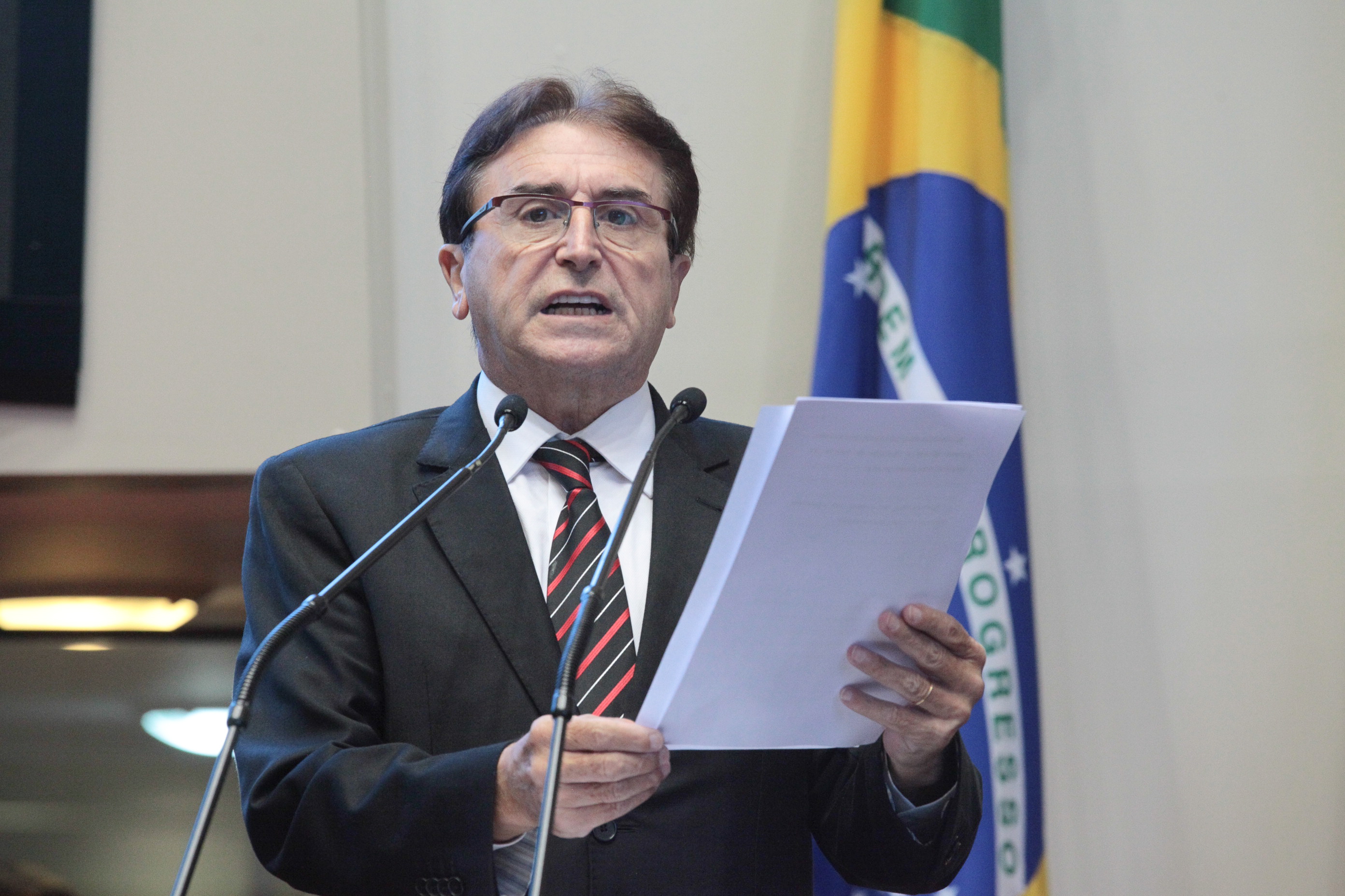 Sessão ordinária. Deputado Antônio Aguiar (PMDB).