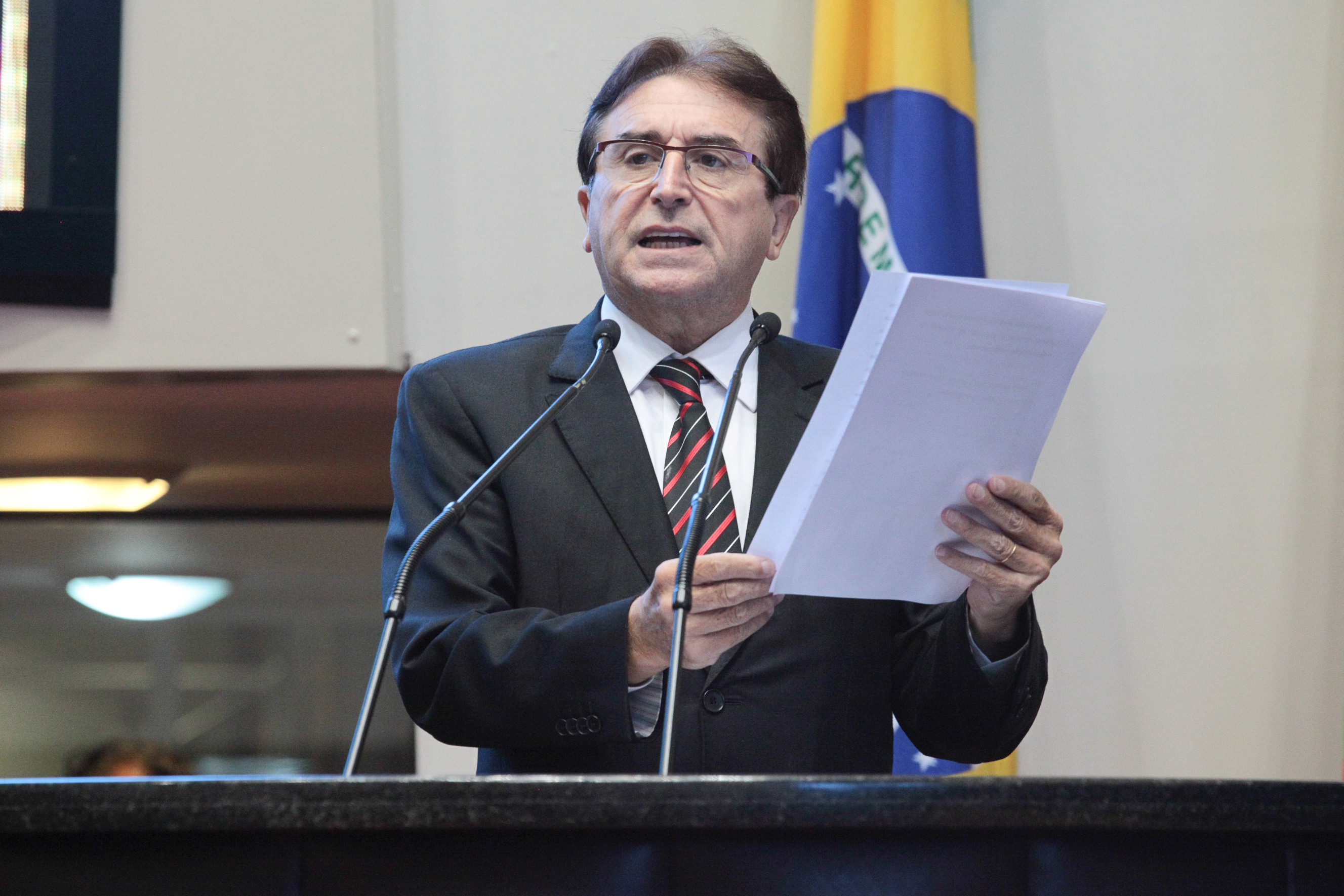 Sessão ordinária. Deputado Antônio Aguiar (PMDB).