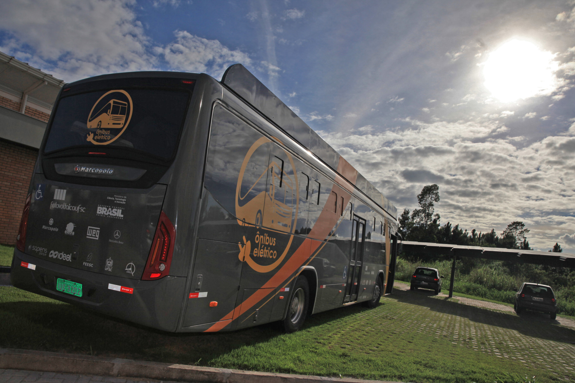 Ônibus movido a energia solar começa a transitar na Capital em março