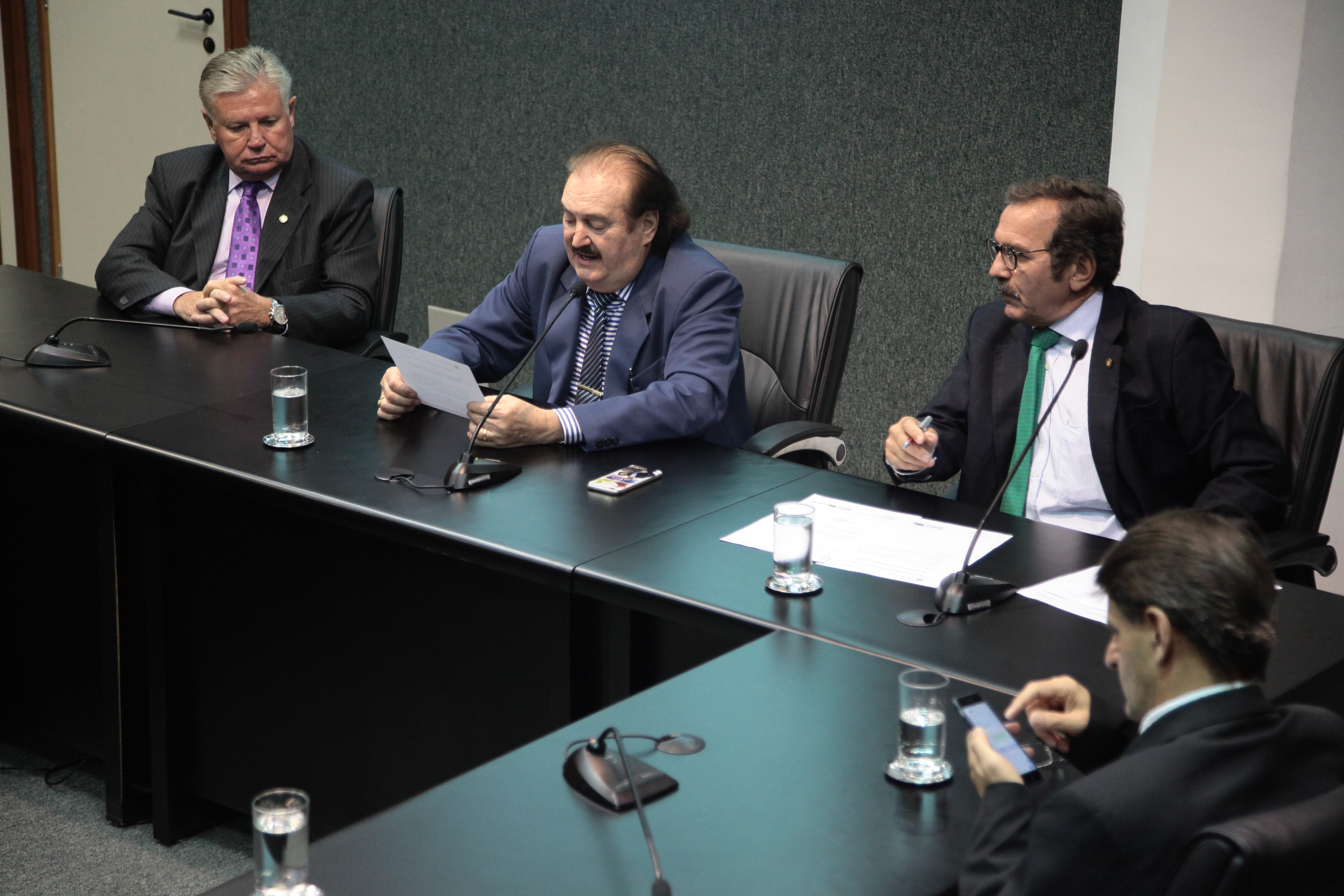 Comissão de defesa dos direitos da criança e do adolescente.