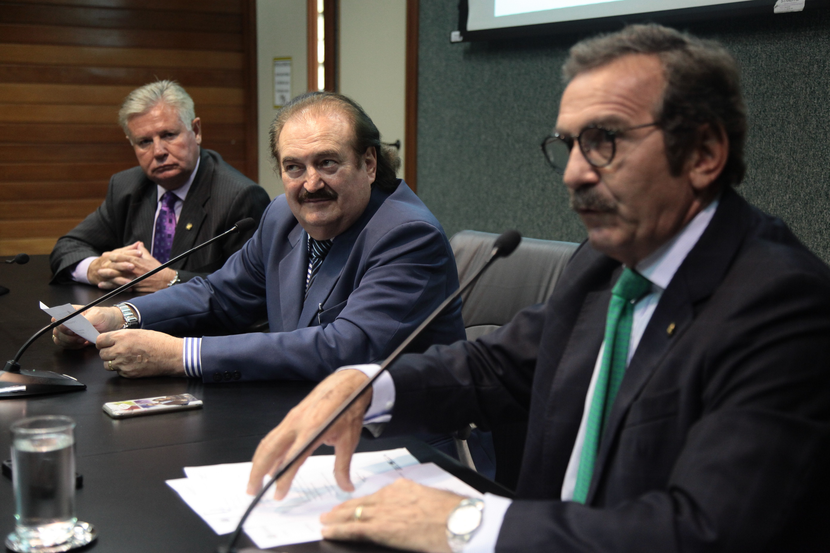Comissão de defesa dos direitos da criança e do adolescente.
