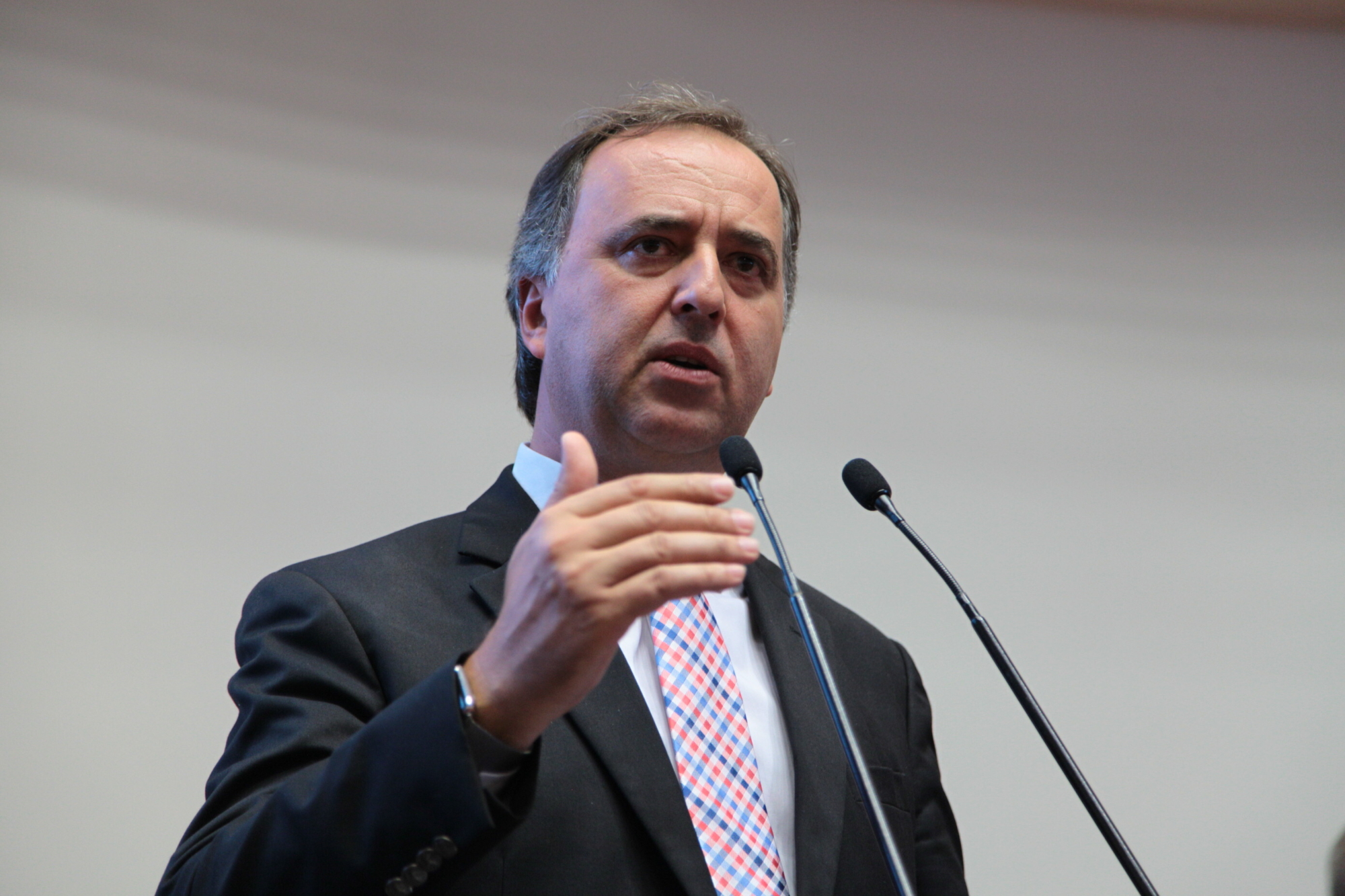 Primeira PEC de 2017 restringe aposentadoria dos futuros governadores