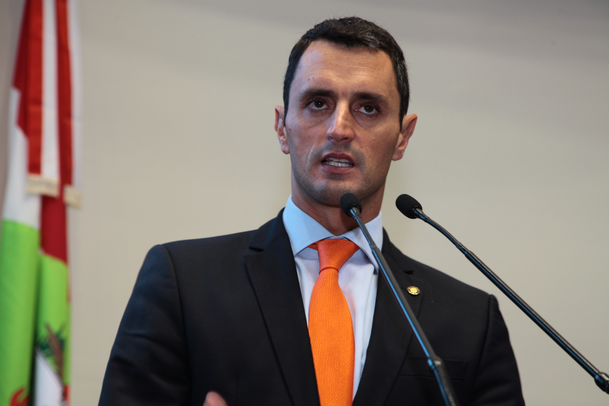 Deputado critica extinção de estatais catarinenses