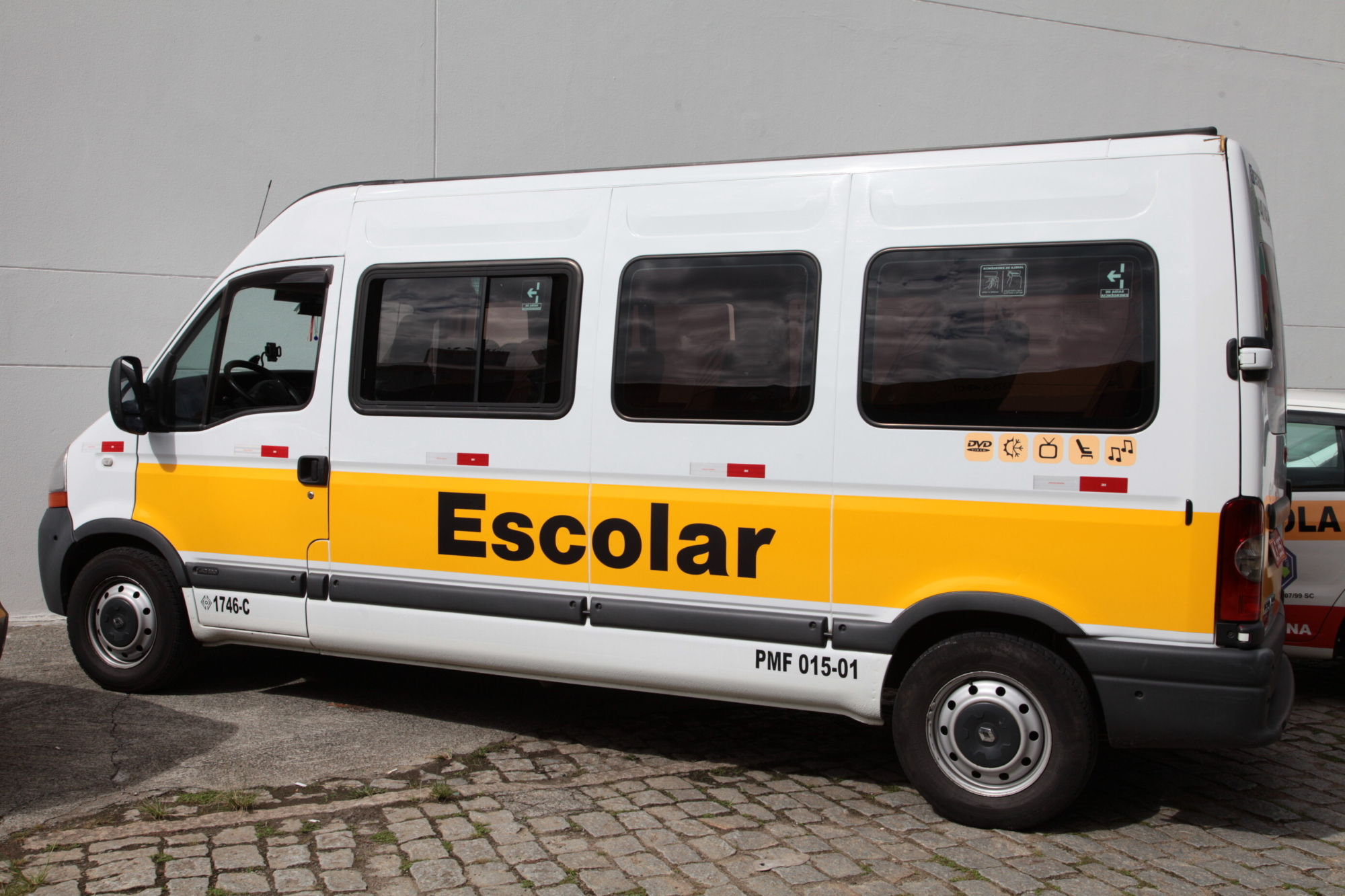 Empresários e donos de vans sugerem que pais fiscalizem transporte escolar