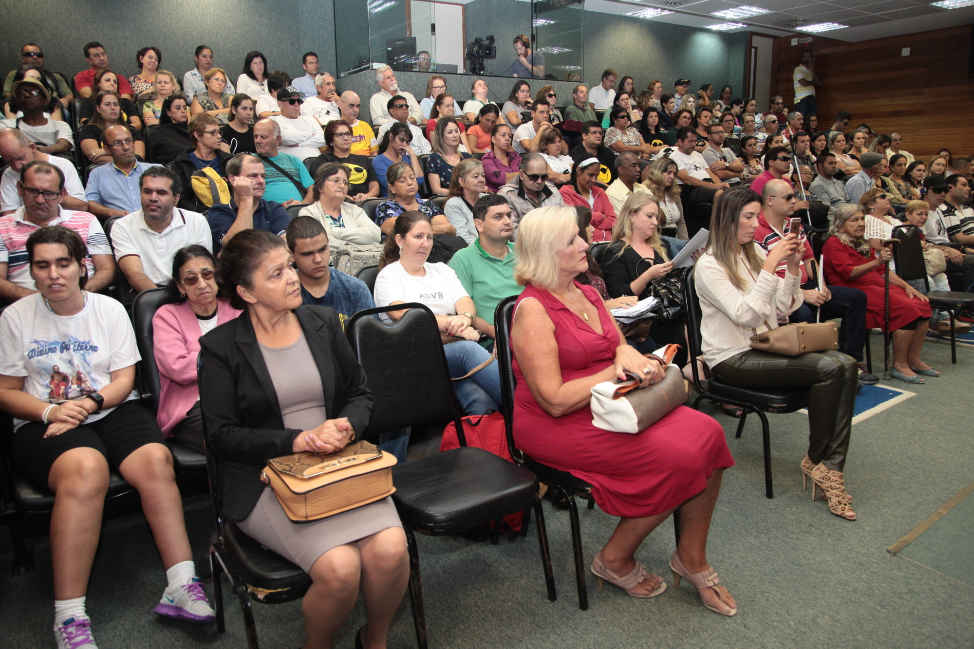 Pessoas com deficiência visual pedem PL para pagar gratificação a médicos