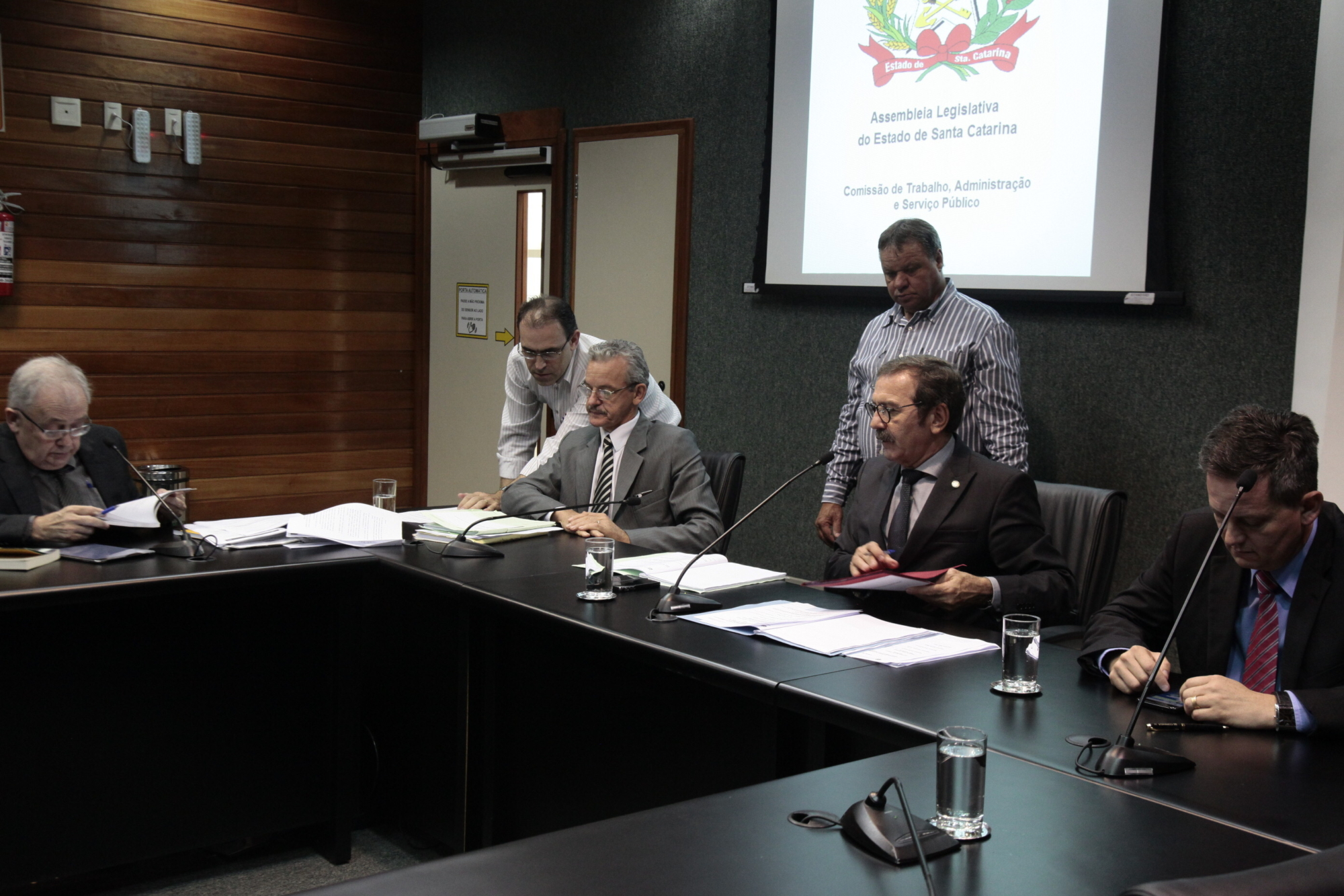 Projetos sobre vencimentos do TJSC e MPSC seguem para plenário