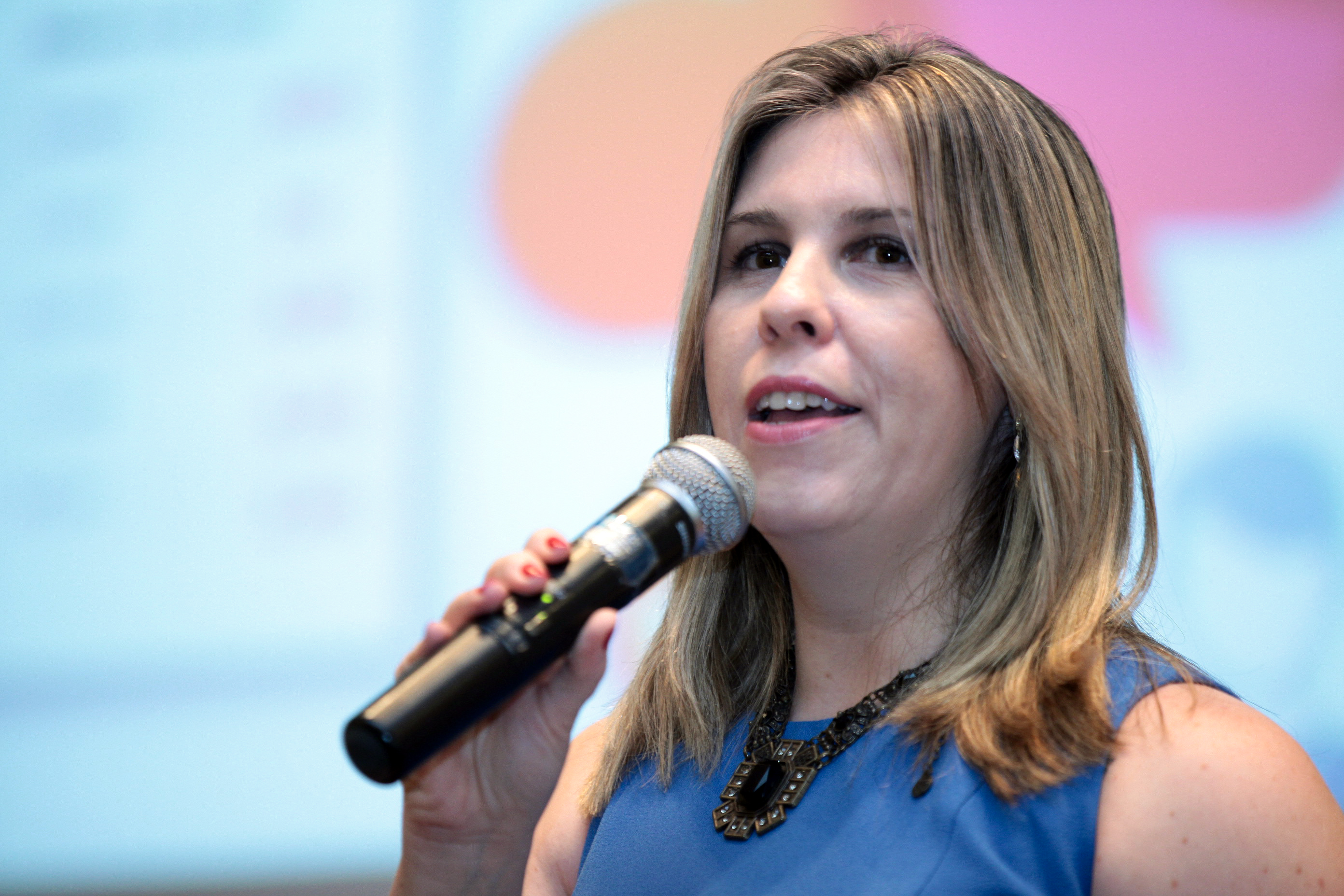 Clarissa Iser - diretora criativa da PROJETA. Seminário Captação de Recursos - Comissão de Defesa dos Direitos da Pessoa com Deficiência.