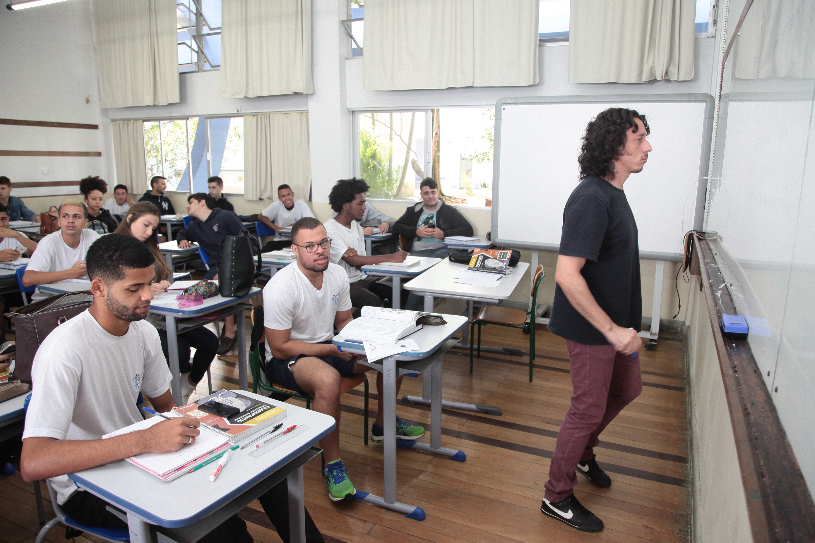 PL Propõe Liberação do Uso do Celular em Sala de Aula.