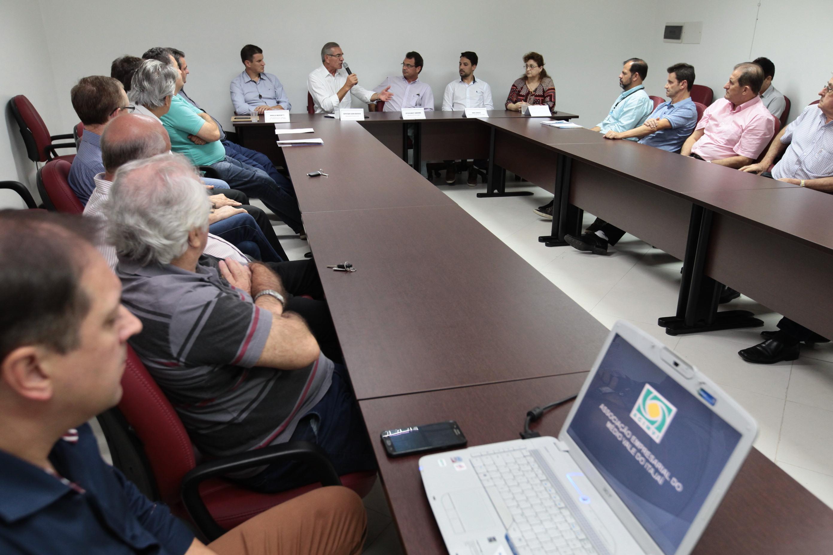 Associação Empresarial do Médio Vale do Itajaí CET - Centro Empresarial de Timbó.