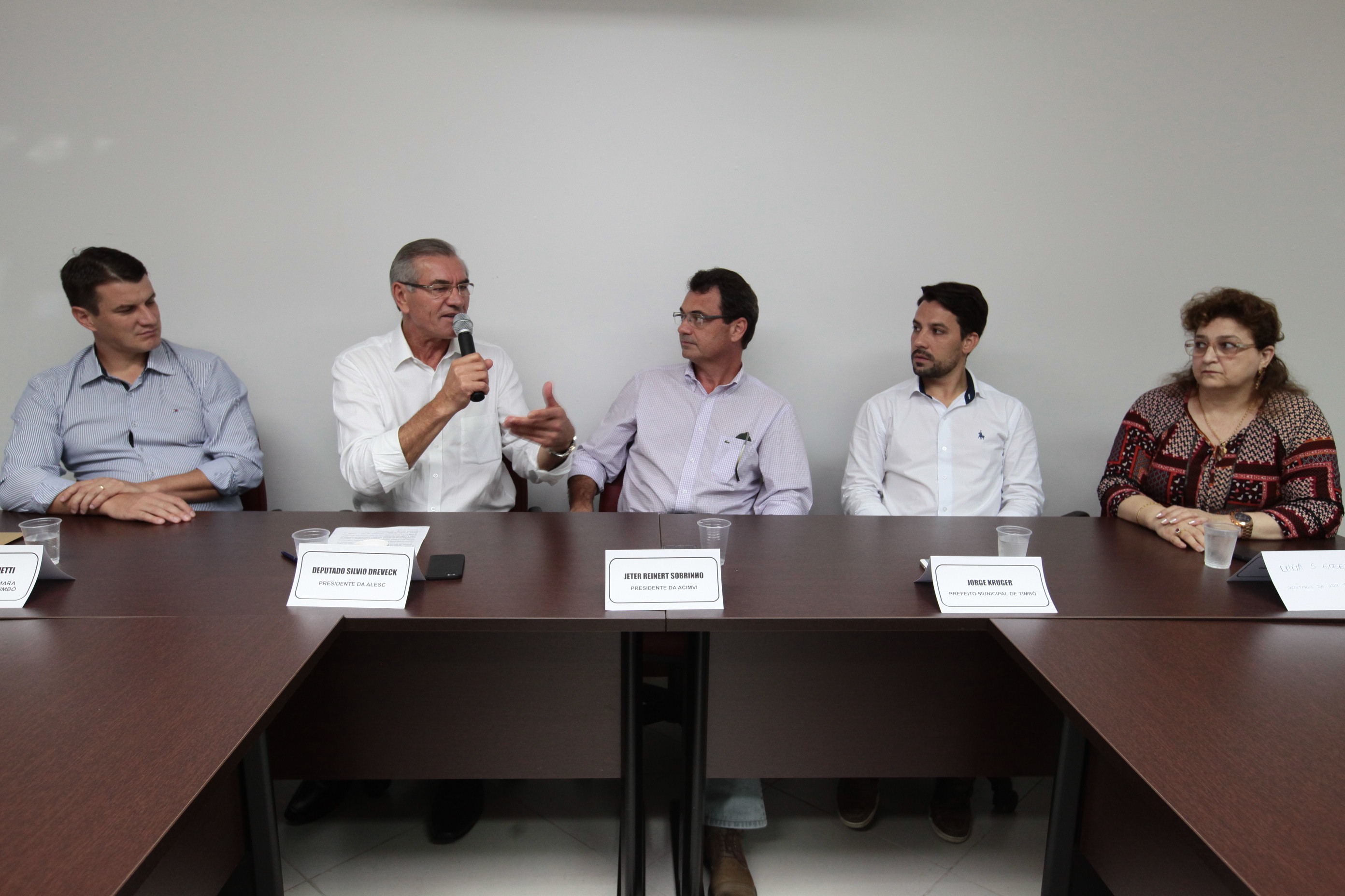 Associação Empresarial do Médio Vale do Itajaí CET - Centro Empresarial de Timbó.
