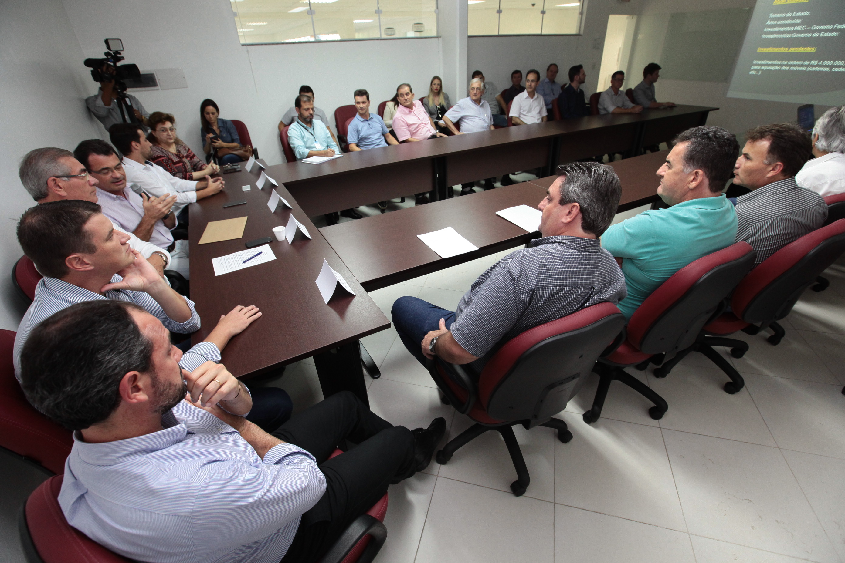 Associação Empresarial do Médio Vale do Itajaí CET - Centro Empresarial de Timbó.