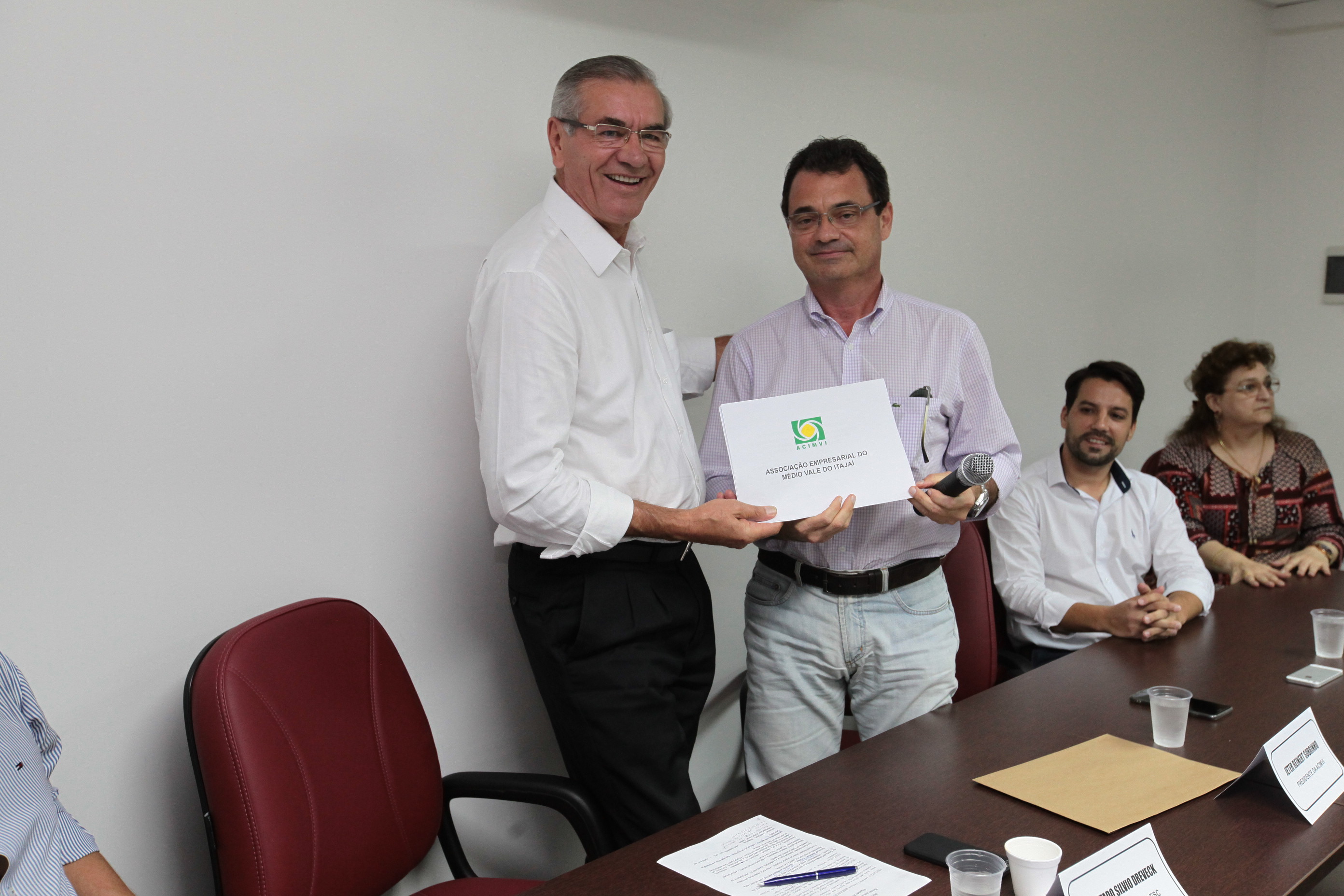 Associação Empresarial do Médio Vale do Itajaí CET - Centro Empresarial de Timbó.