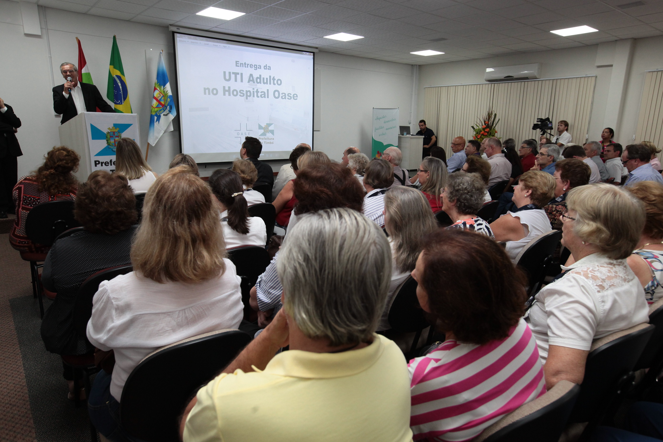 Solenidade de inauguração dos leitos de UTI do Hospital OASE em Timbó.