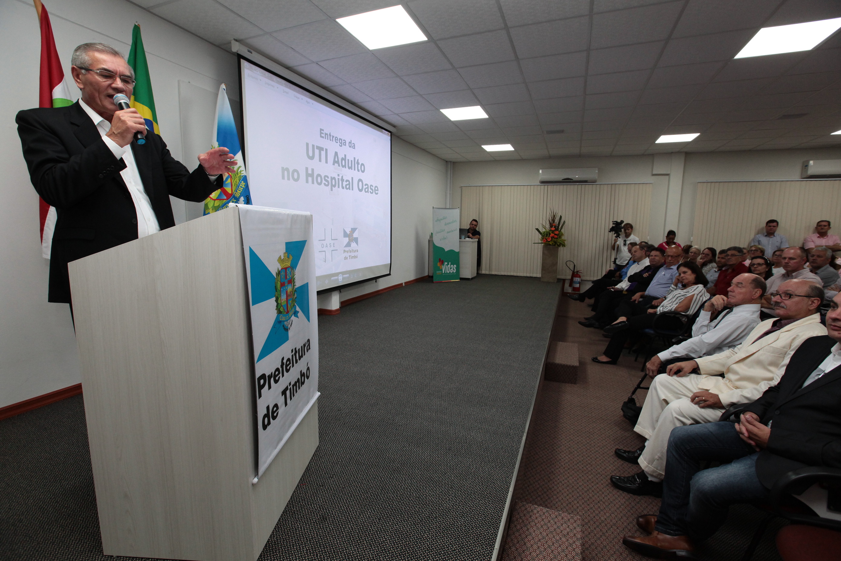 Solenidade de inauguração dos leitos de UTI do Hospital OASE em Timbó.