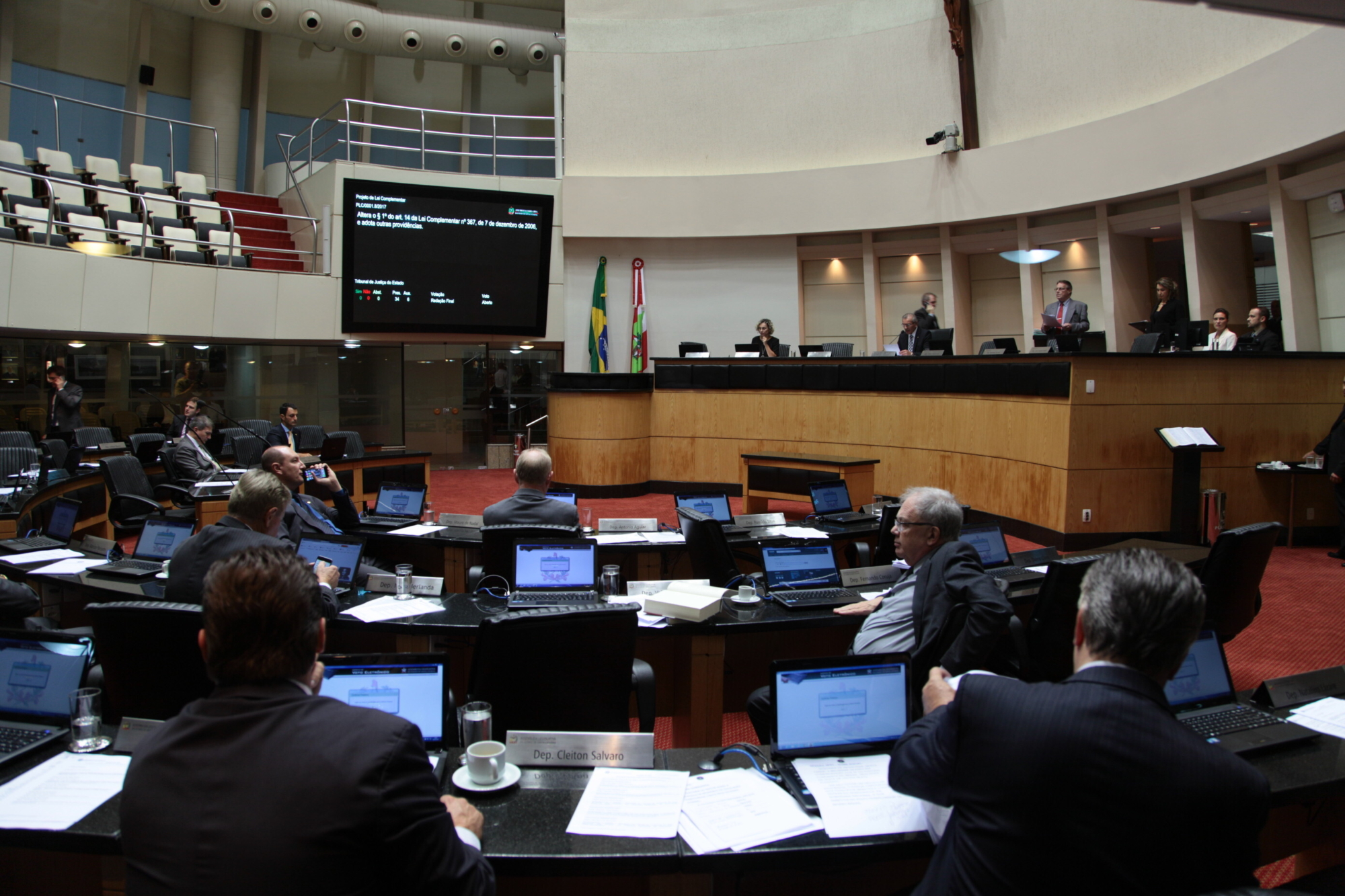 Pronunciamentos dos deputados na sessão desta terça (28)