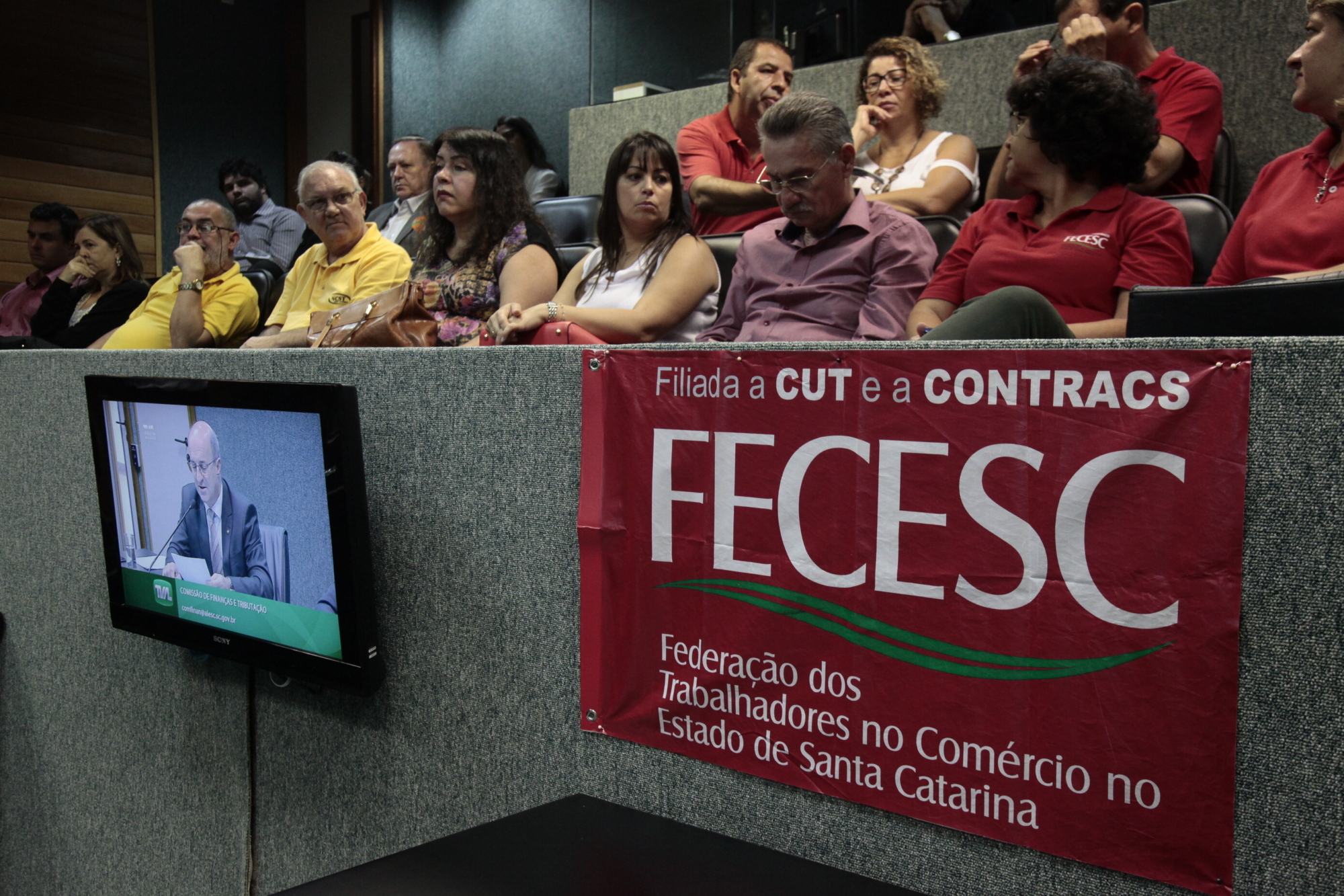 Trabalhadores e sindicalistas acompanharam a reunião