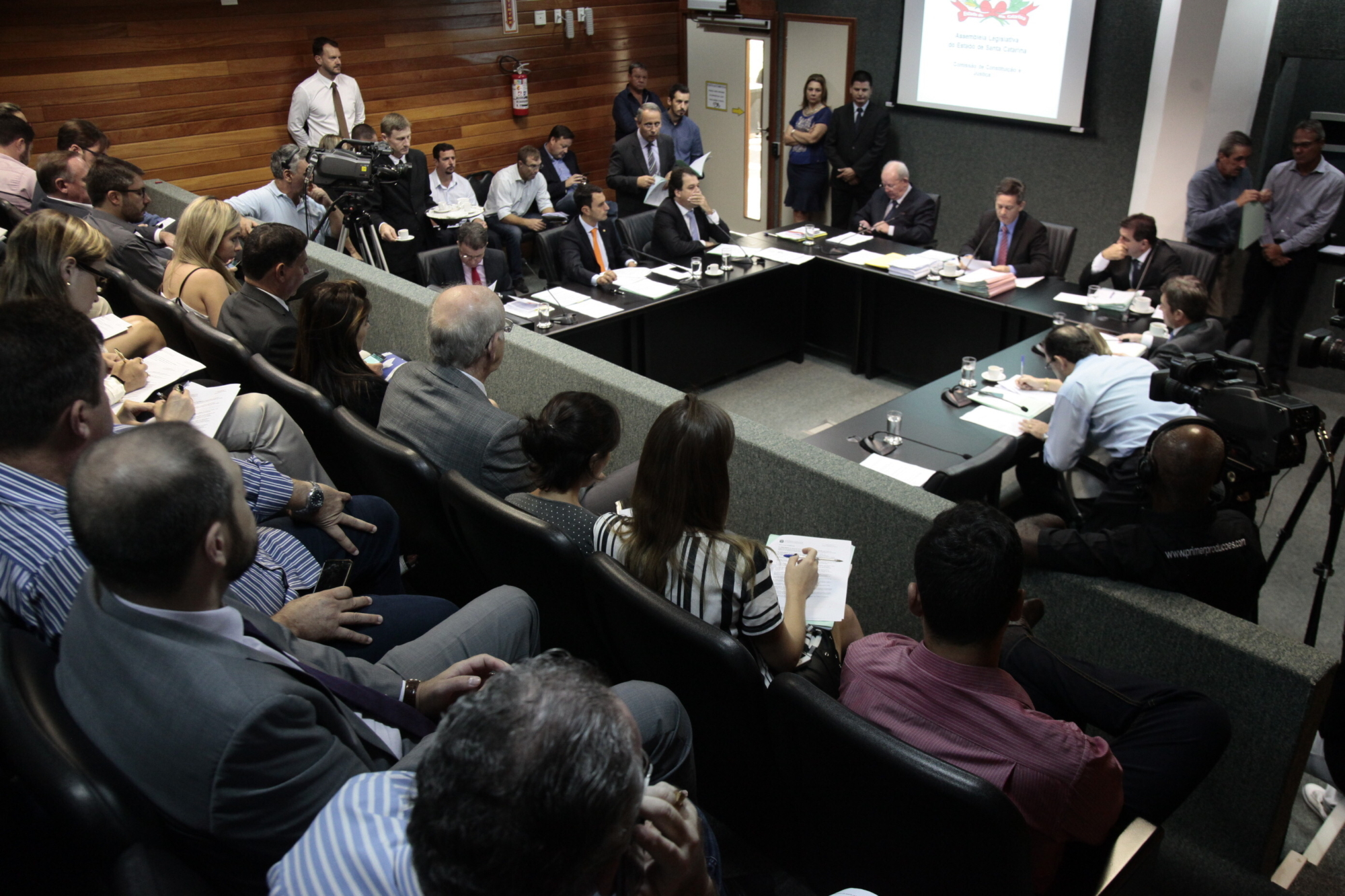 CCJ aprova mudança no cálculo dos subsídios dos membros do MP e TJ