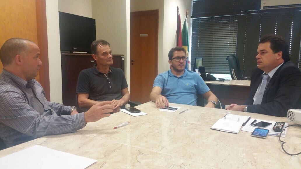 Deputado Rodrigo Minotto recebe lideranças de Urussanga