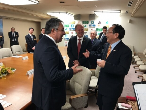 SC e Japão renovam acordo para produção de maçã