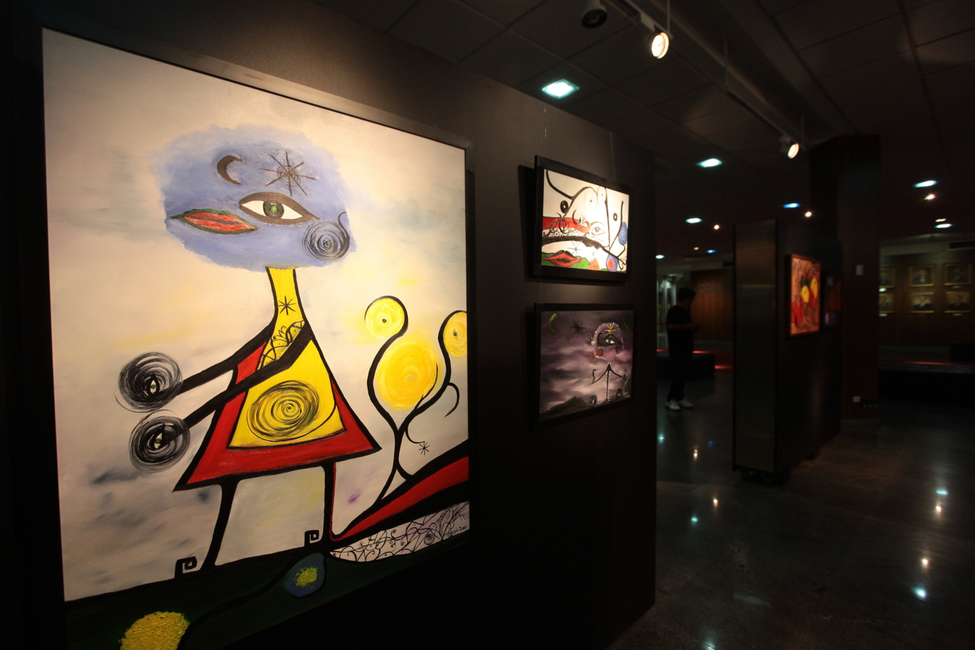 Assembleia recebe exposição “Mãos que criam”, de Luiza Werlich Zacchi