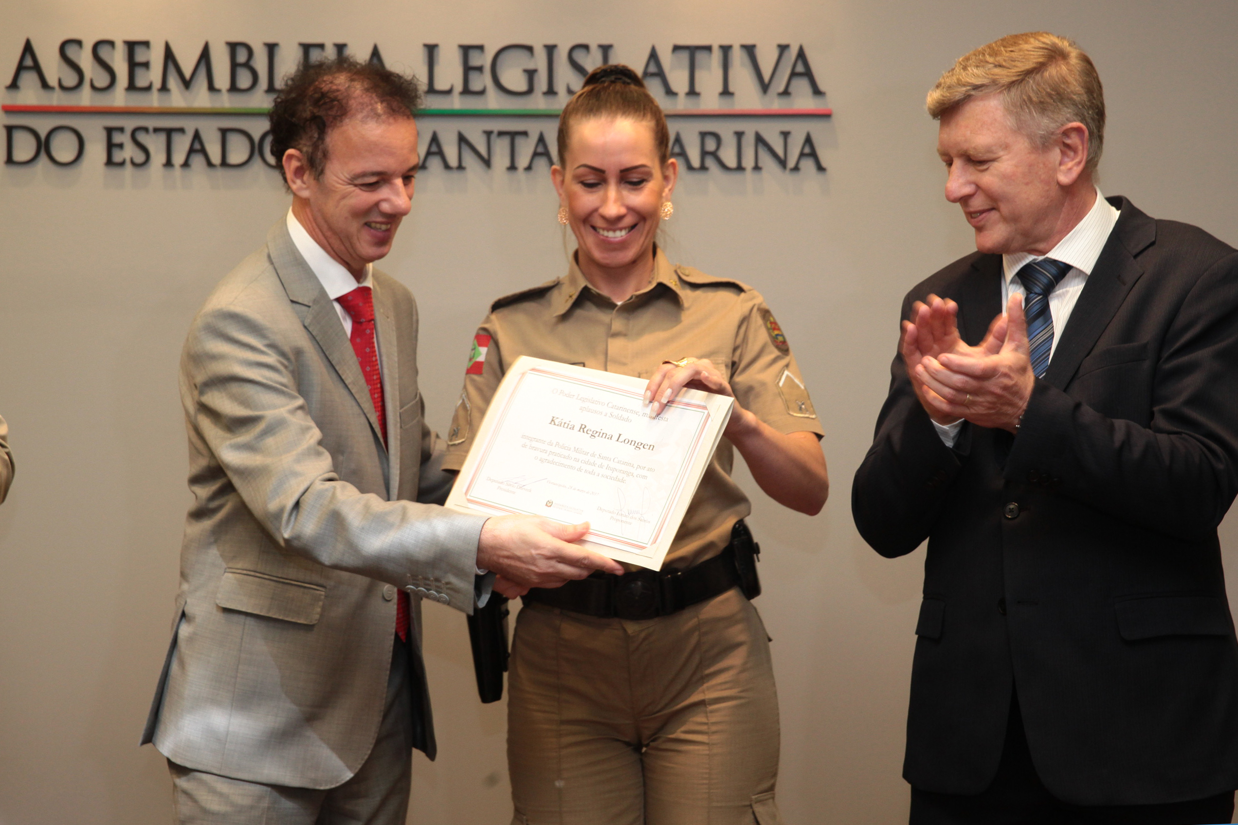 Homenagem a PM Kátia Regina Longen