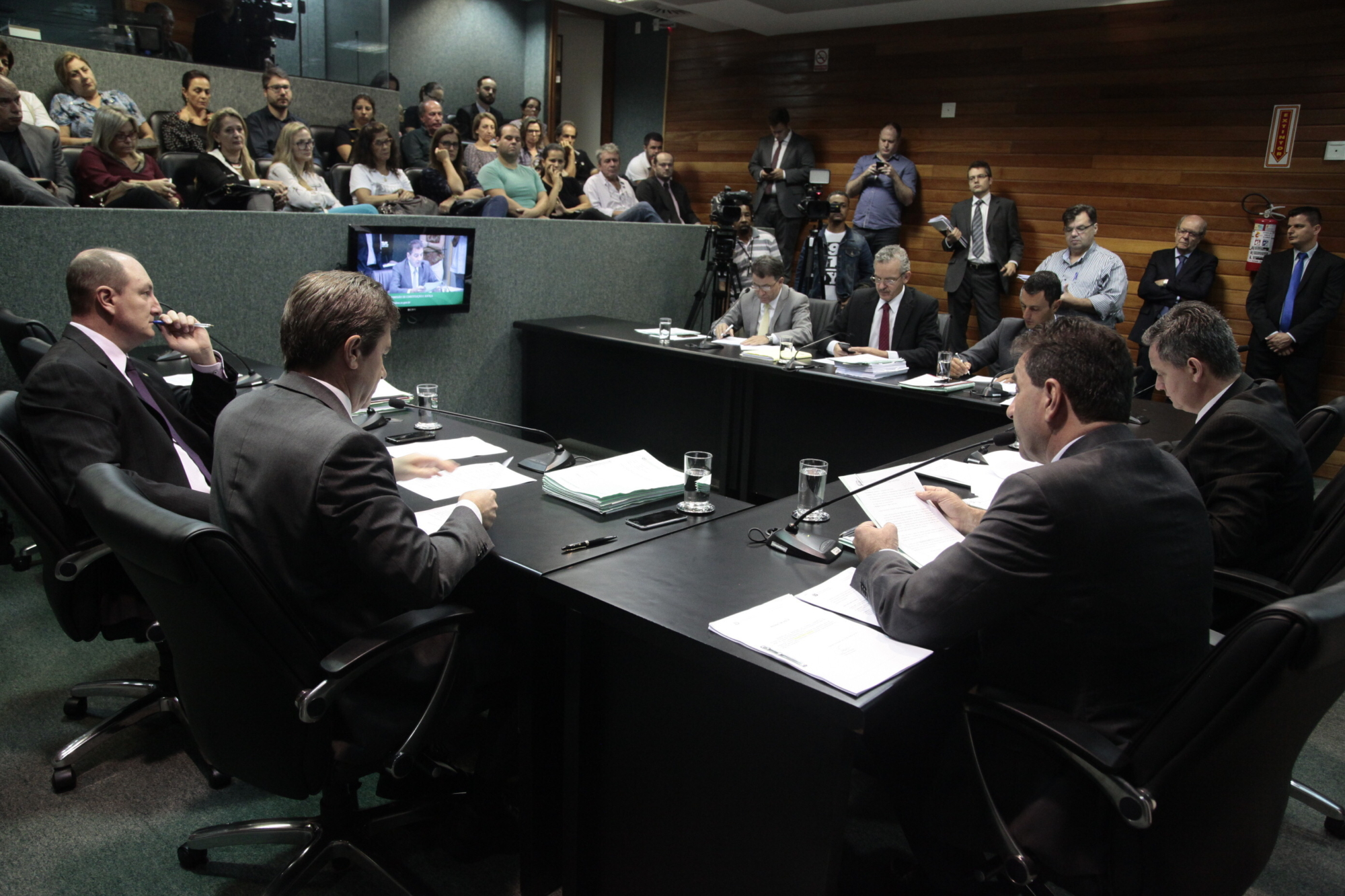 CCJ aprova aumento do vale-alimentação de policiais a serviço da DPE