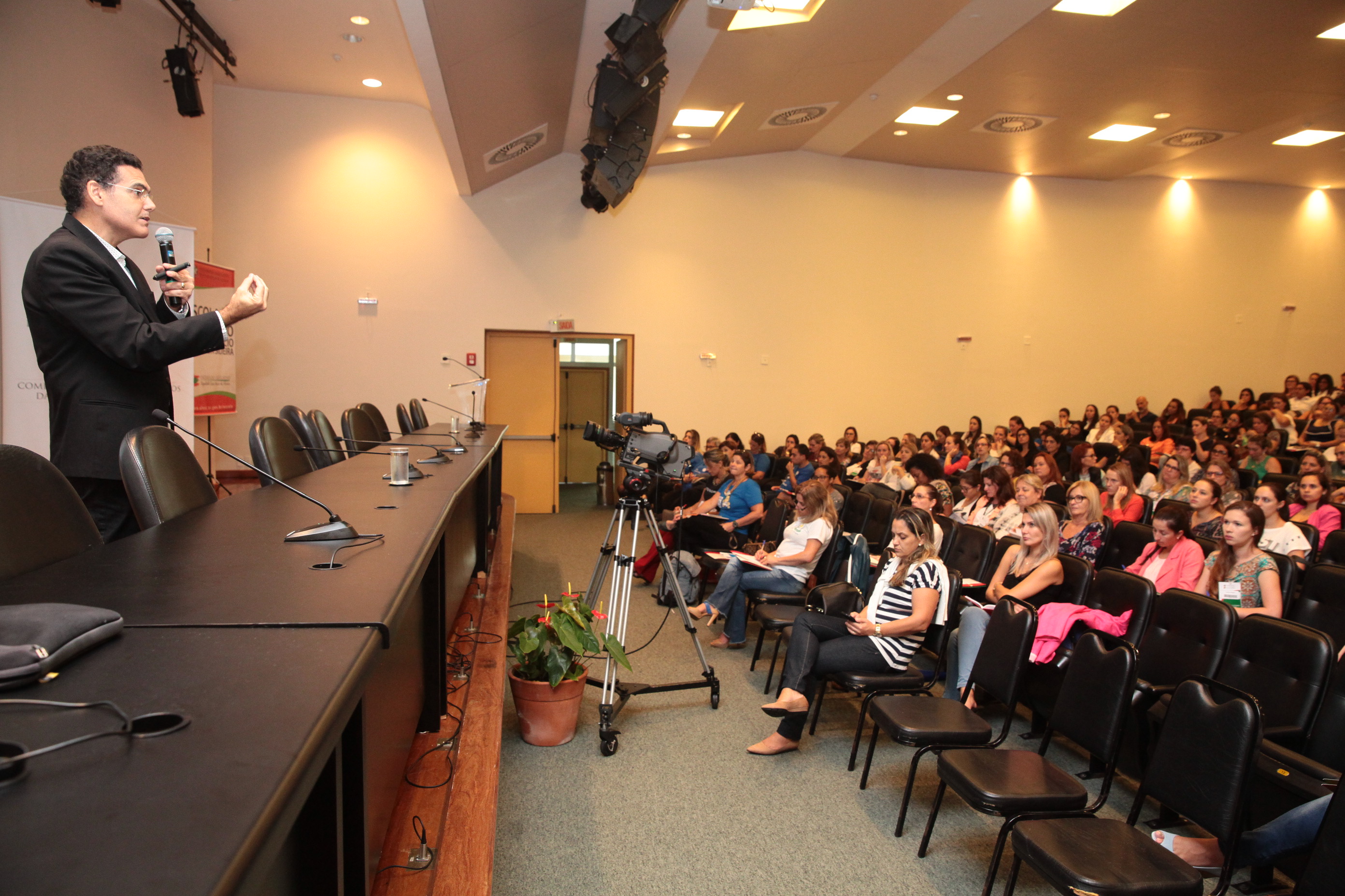 II Seminário Catarinense sobre Autismo. Palestra com Eugênio Cunha.