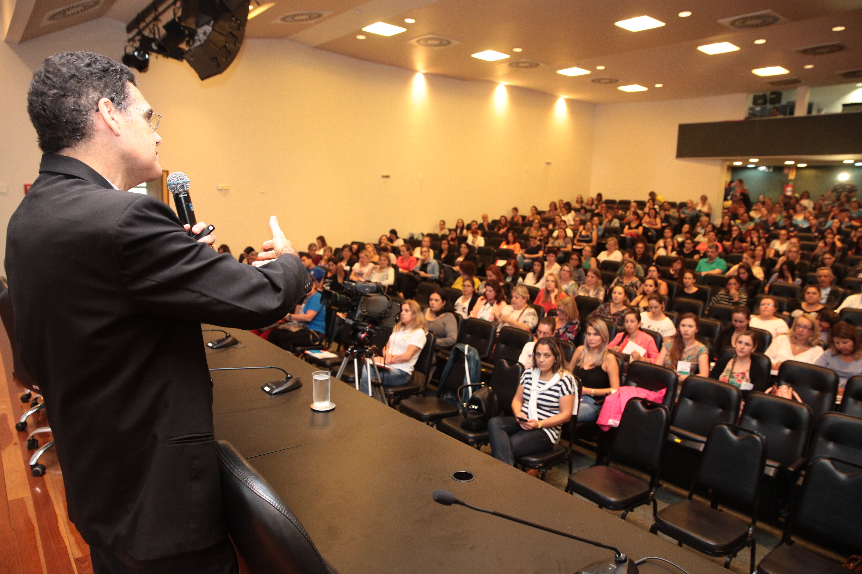 II Seminário Catarinense sobre Autismo. Palestra com Eugênio Cunha.
