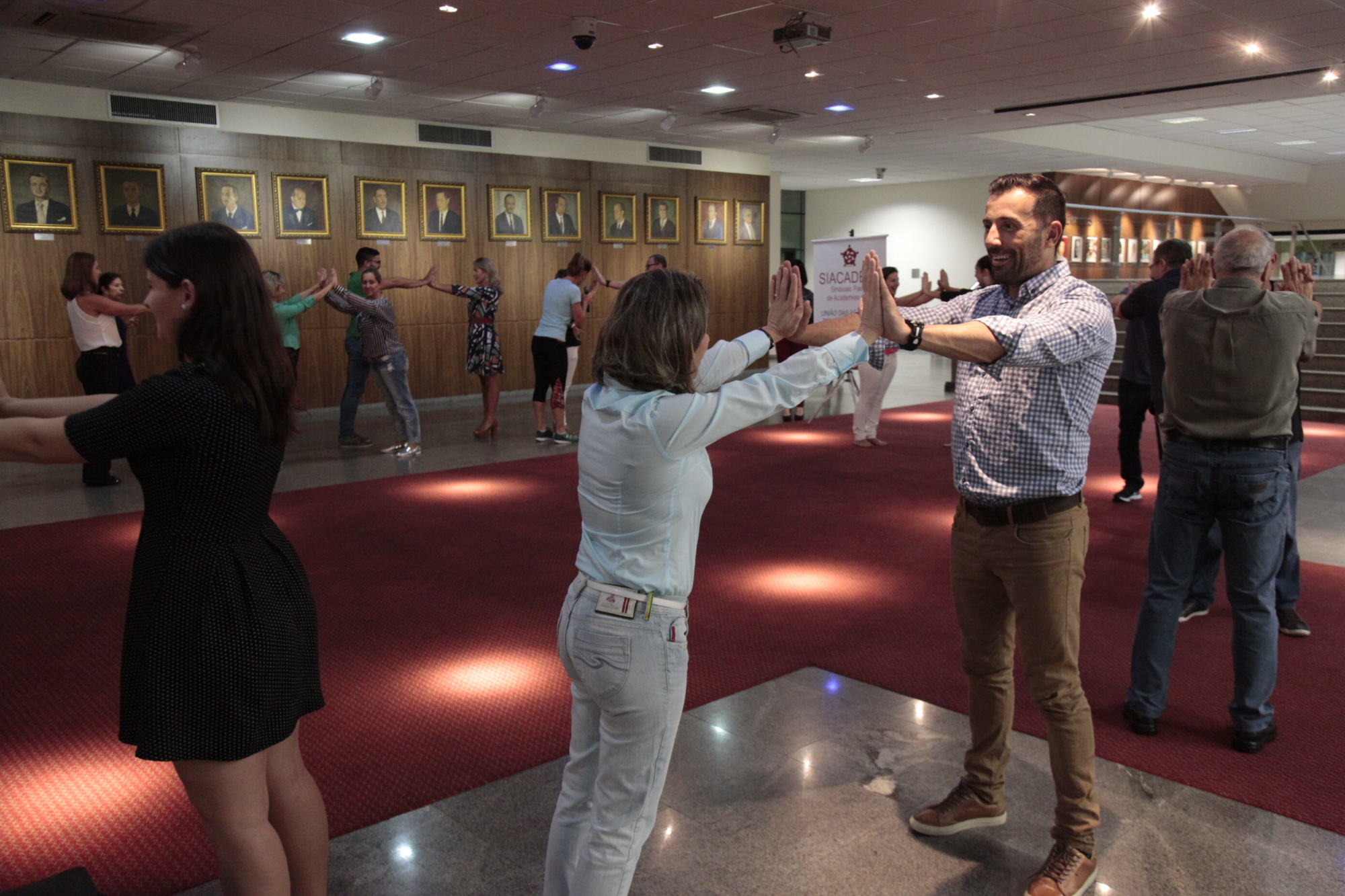 Aula de ginástica laboral marca o Dia Mundial da Atividade Física na Alesc