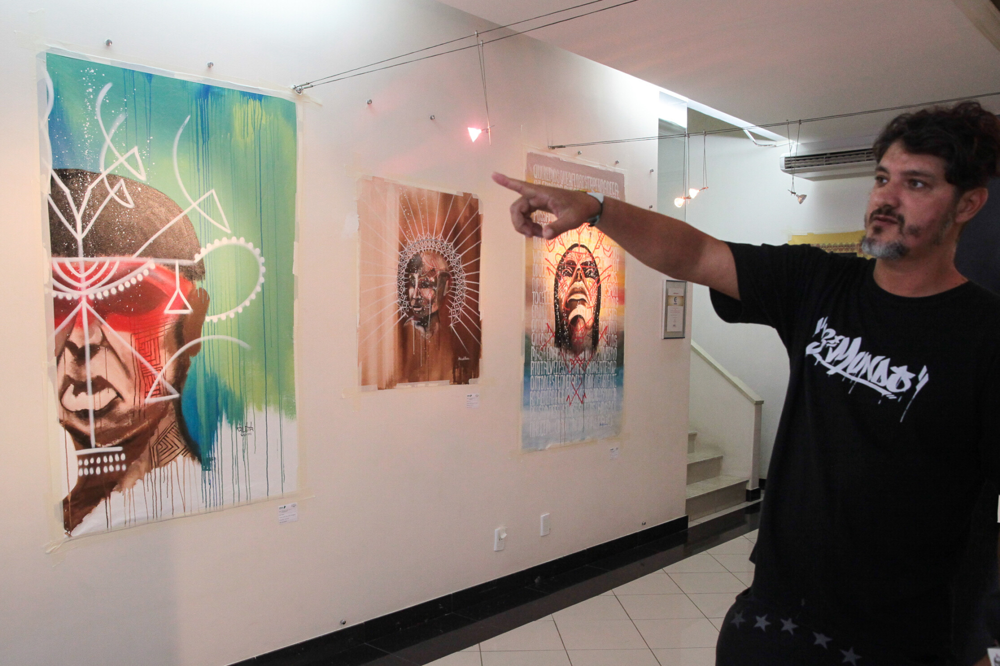 Exposição “Ancestrais” apresenta telas do artista Rica de Lucca