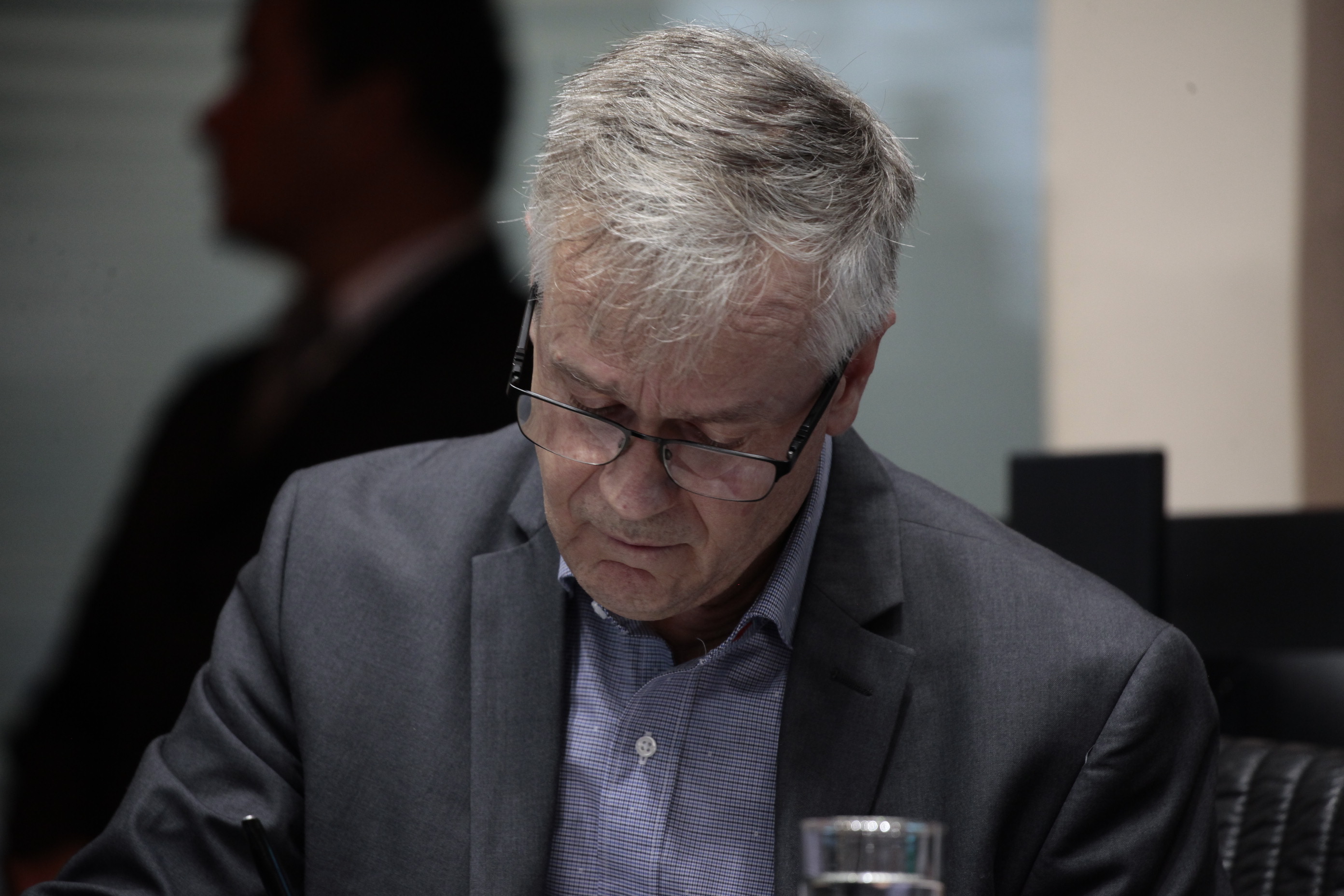 Protesto nas Galerias da Alesc Interrompe Fórum Sobre a Reforma Trabalhista.