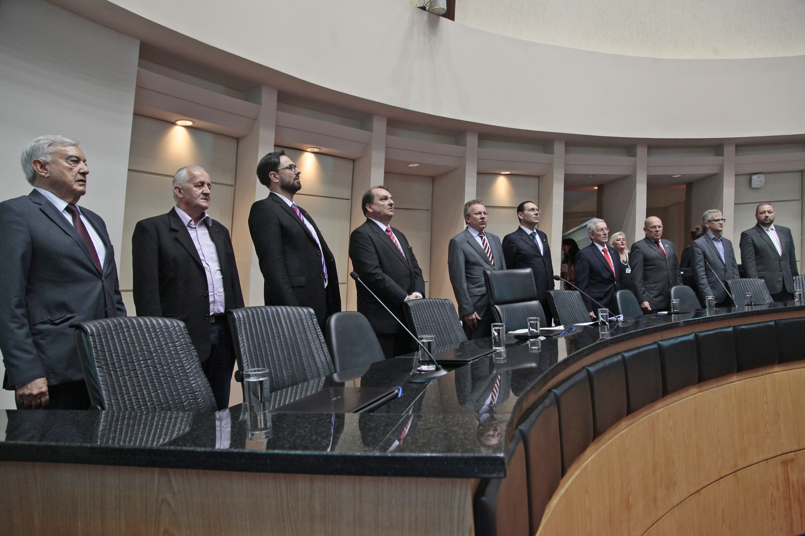 Protesto nas Galerias da Alesc Interrompe Fórum Sobre a Reforma Trabalhista.